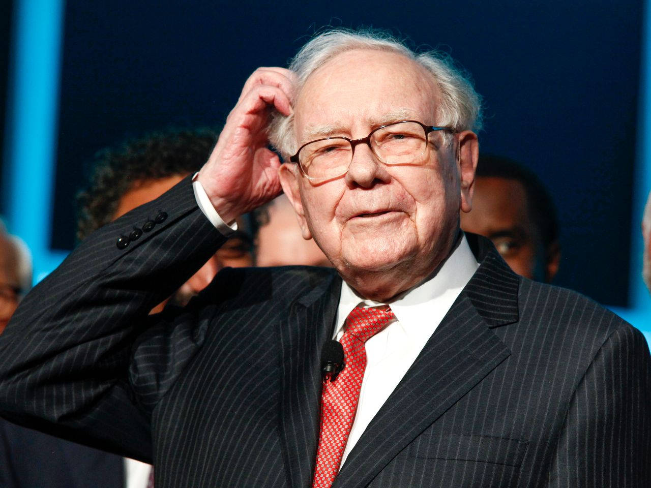 Warren Buffett, dark pinstripe suit, red tie, HD Desktop Wallpaper