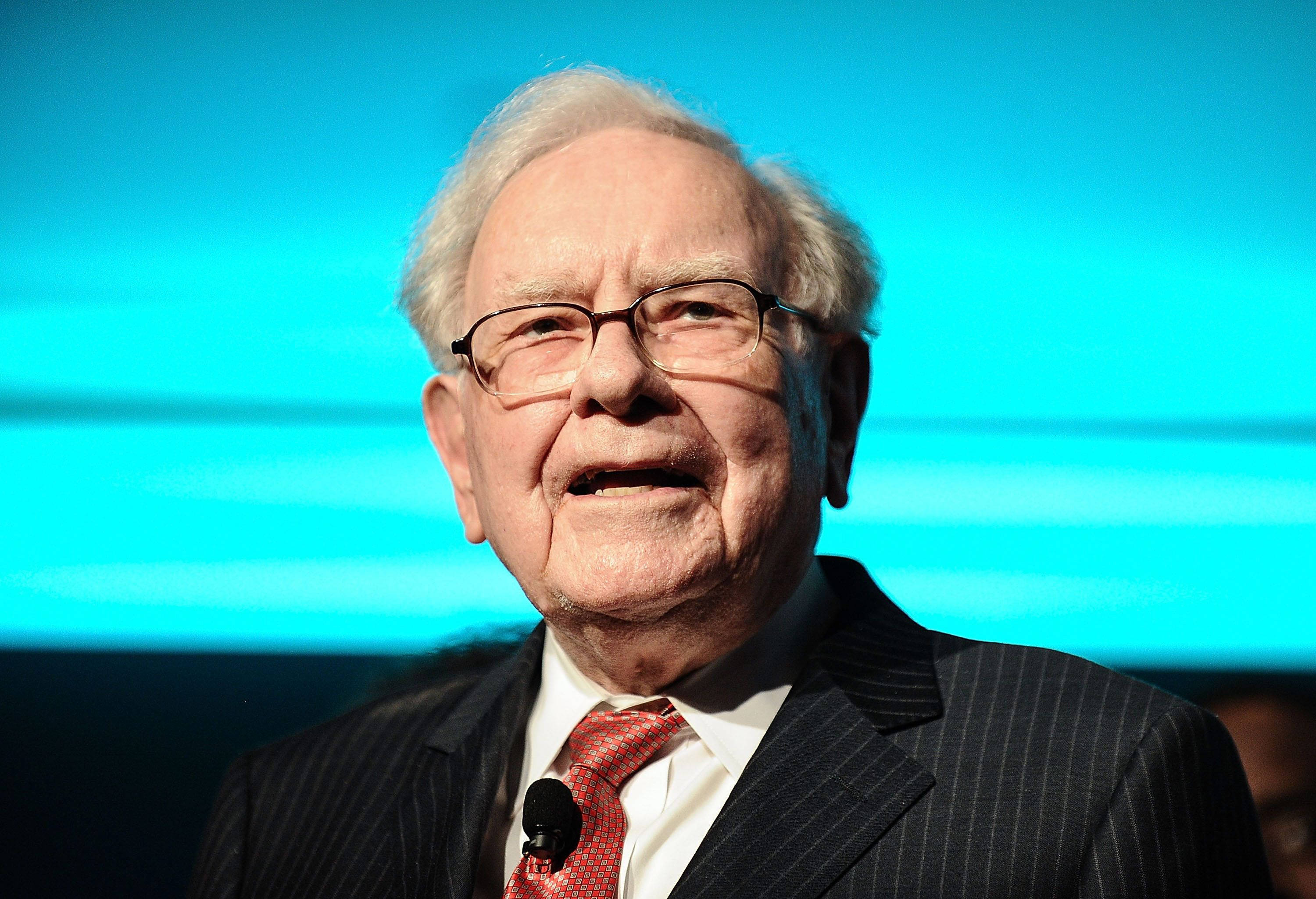 Warren Buffett, pinstripe suit, red tie, 2K Desktop Wallpaper