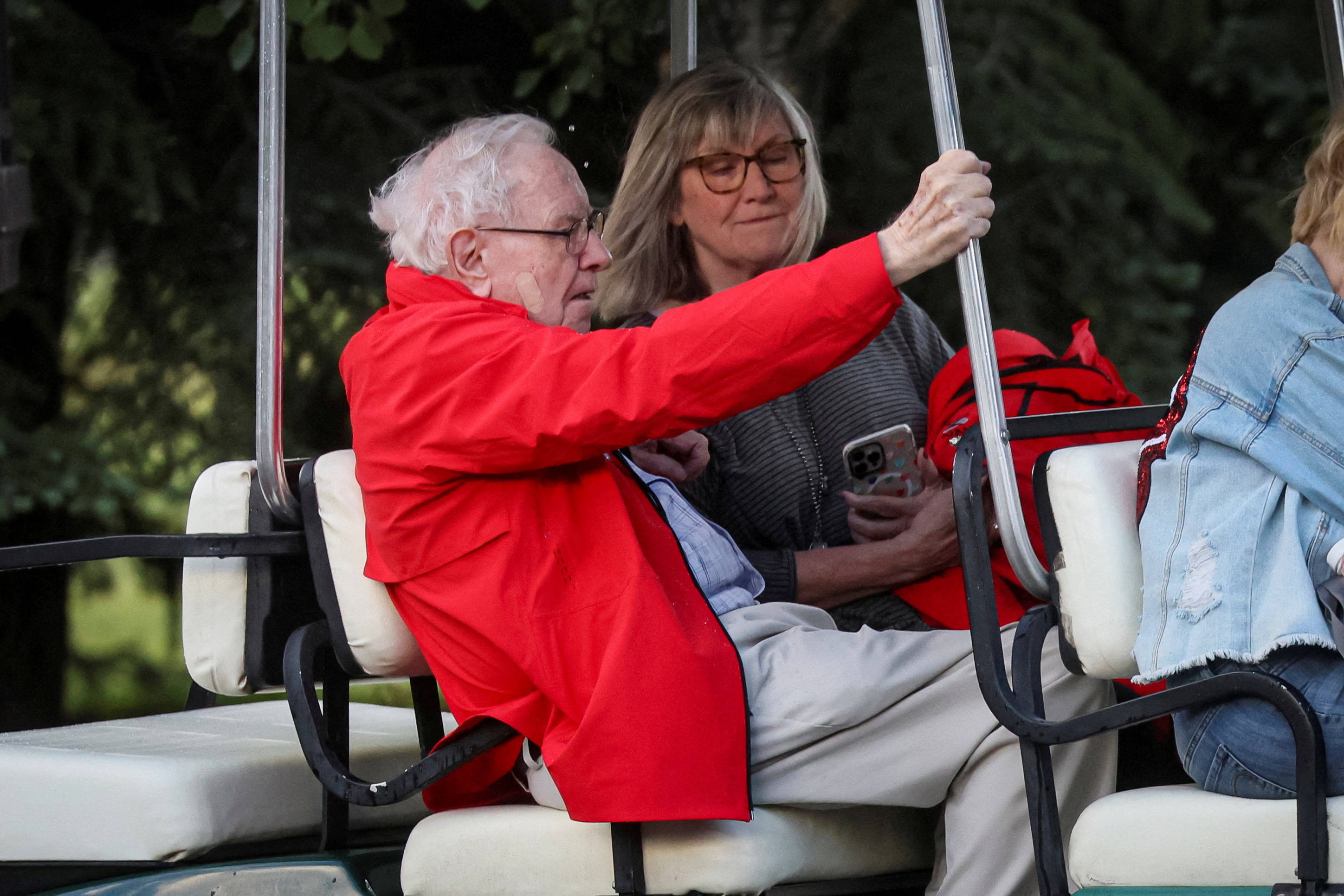 Warren Buffett, golf cart, bright red jacket, 2K Desktop Wallpaper
