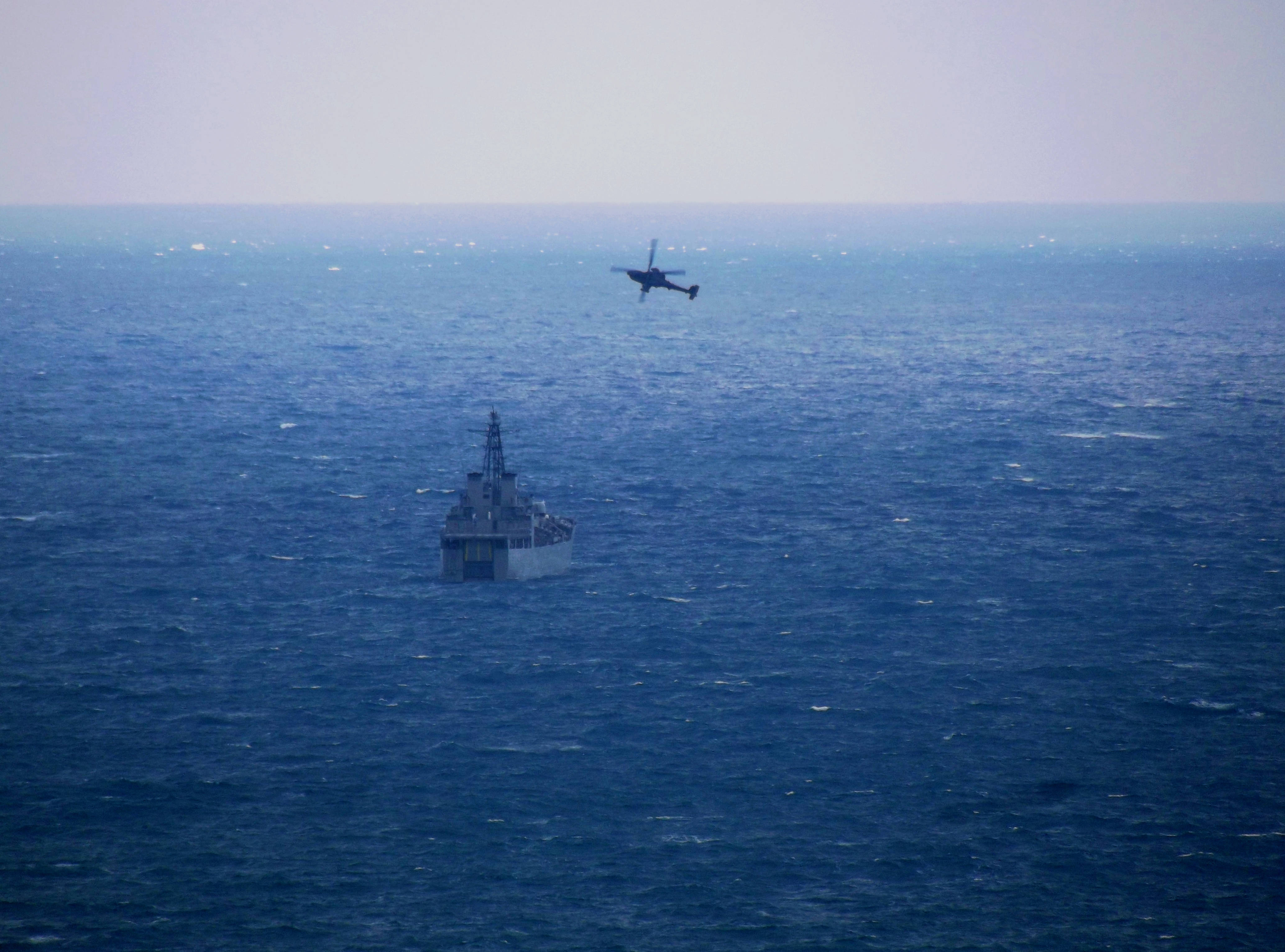 warship, military helicopter, vast blue ocean, 4K Desktop Wallpaper