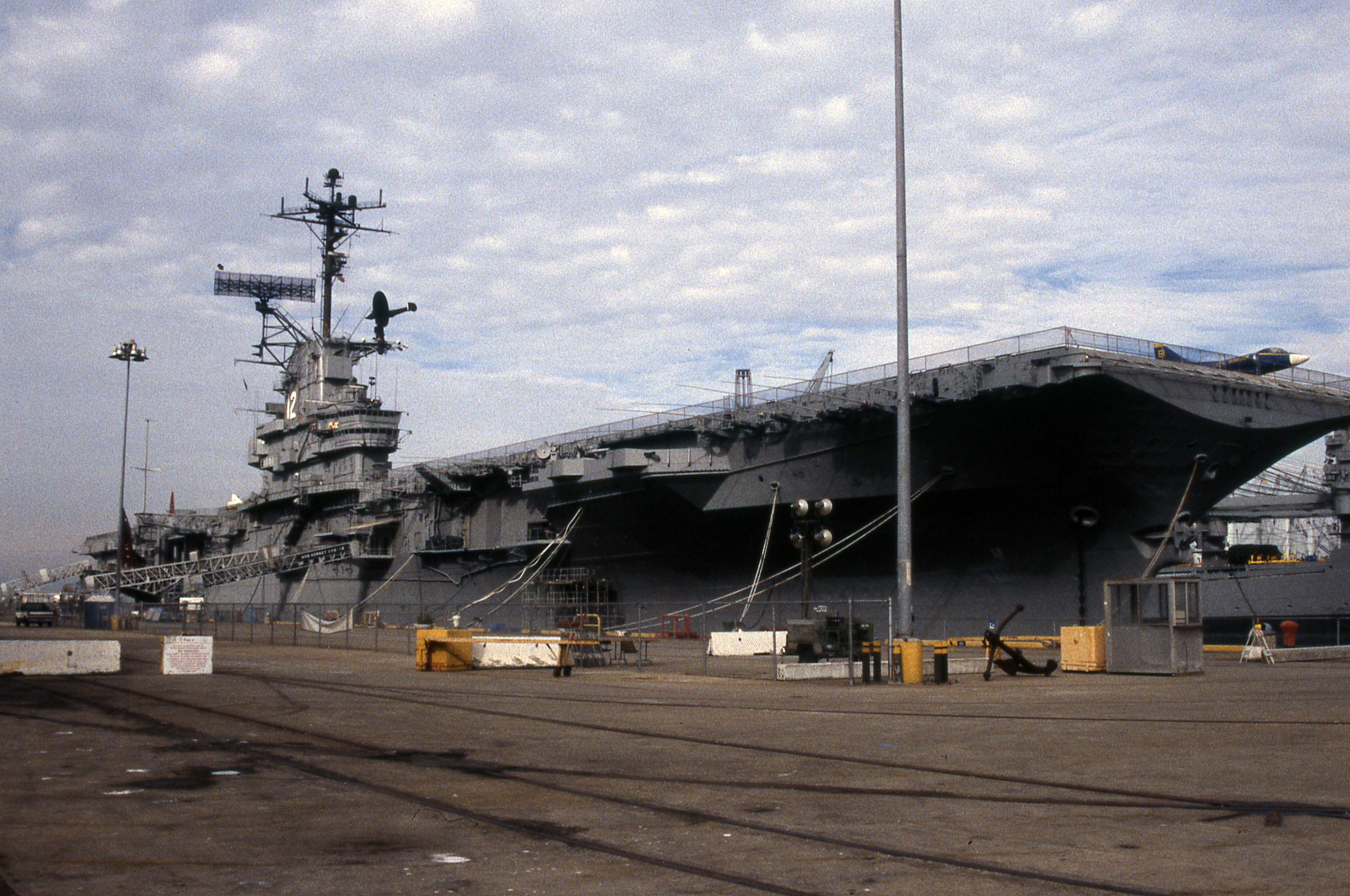 Warship, dark grey paint, aircraft carrier, 4K Desktop Wallpaper