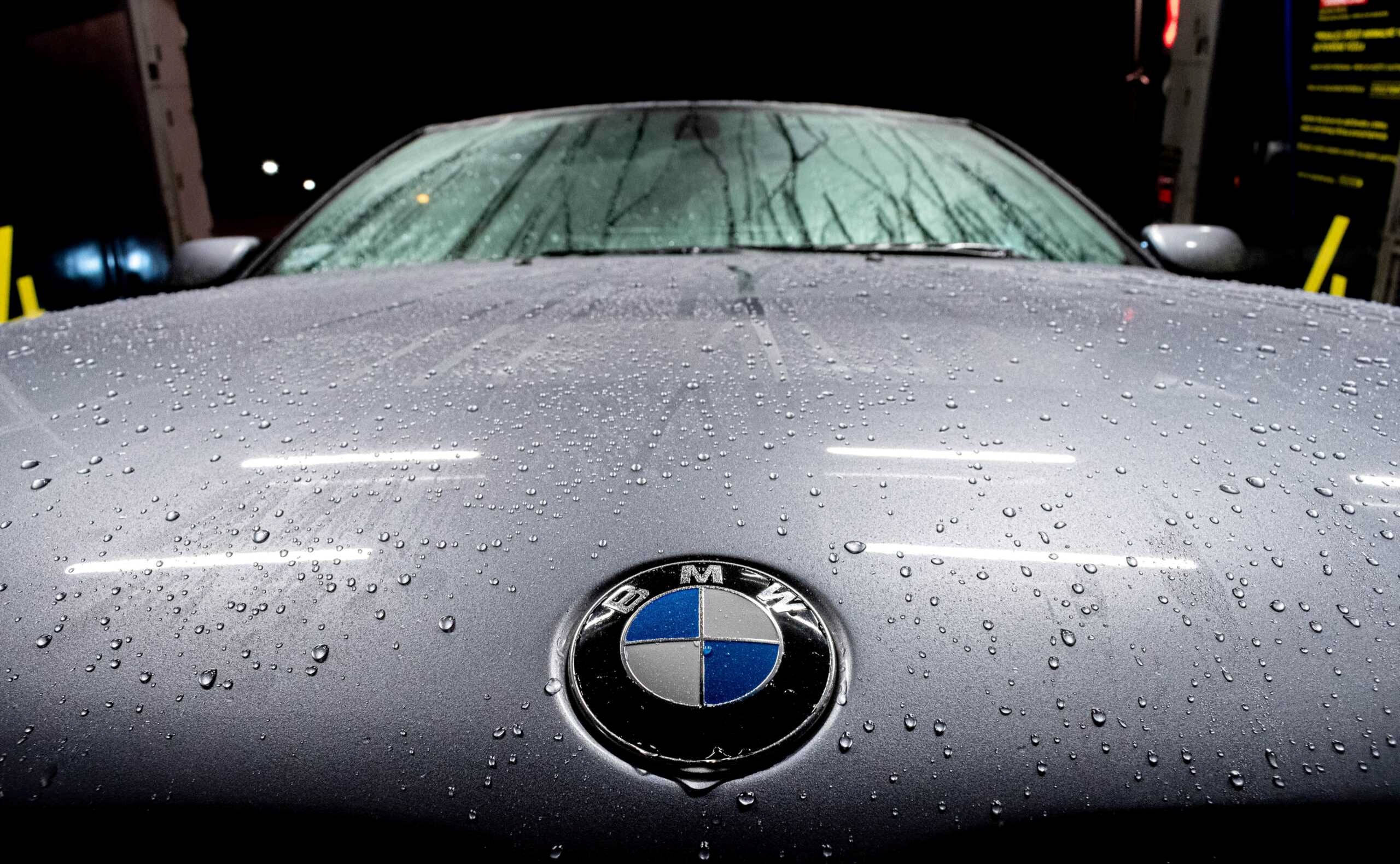 silver BMW, car hood, night, 2K Desktop Wallpaper