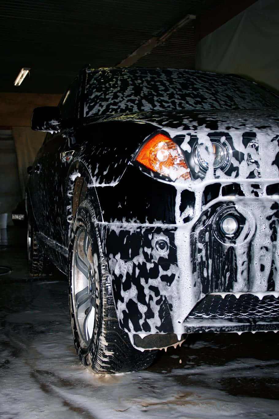 black SUV, thick white soap suds, bright garage lights, HD Phone Wallpaper