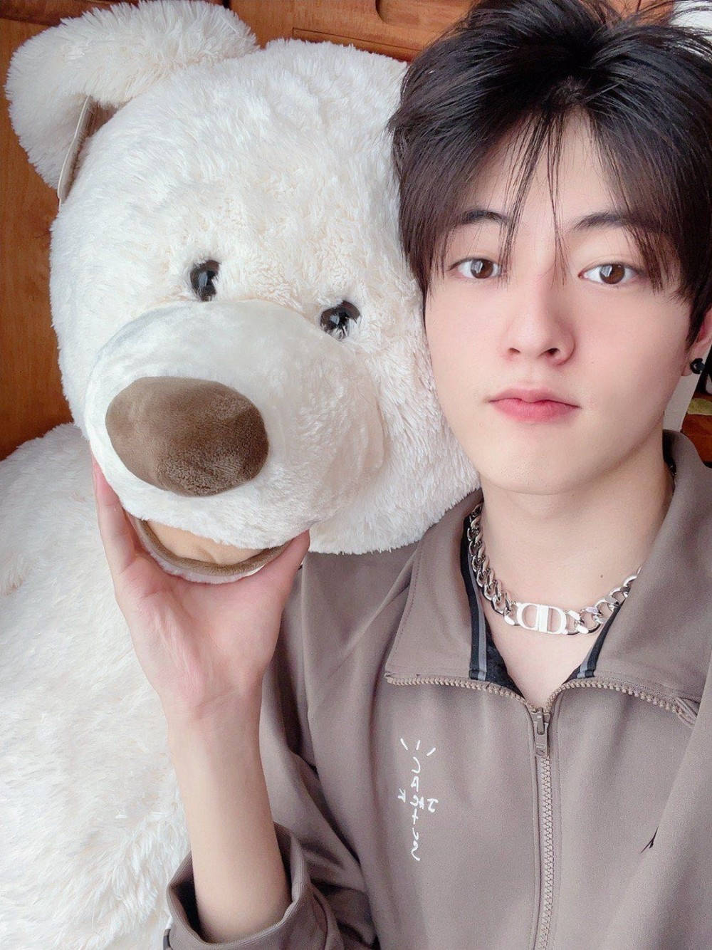 Watanabe Haruto, dark hair, large white teddy bear, HD Phone Wallpaper