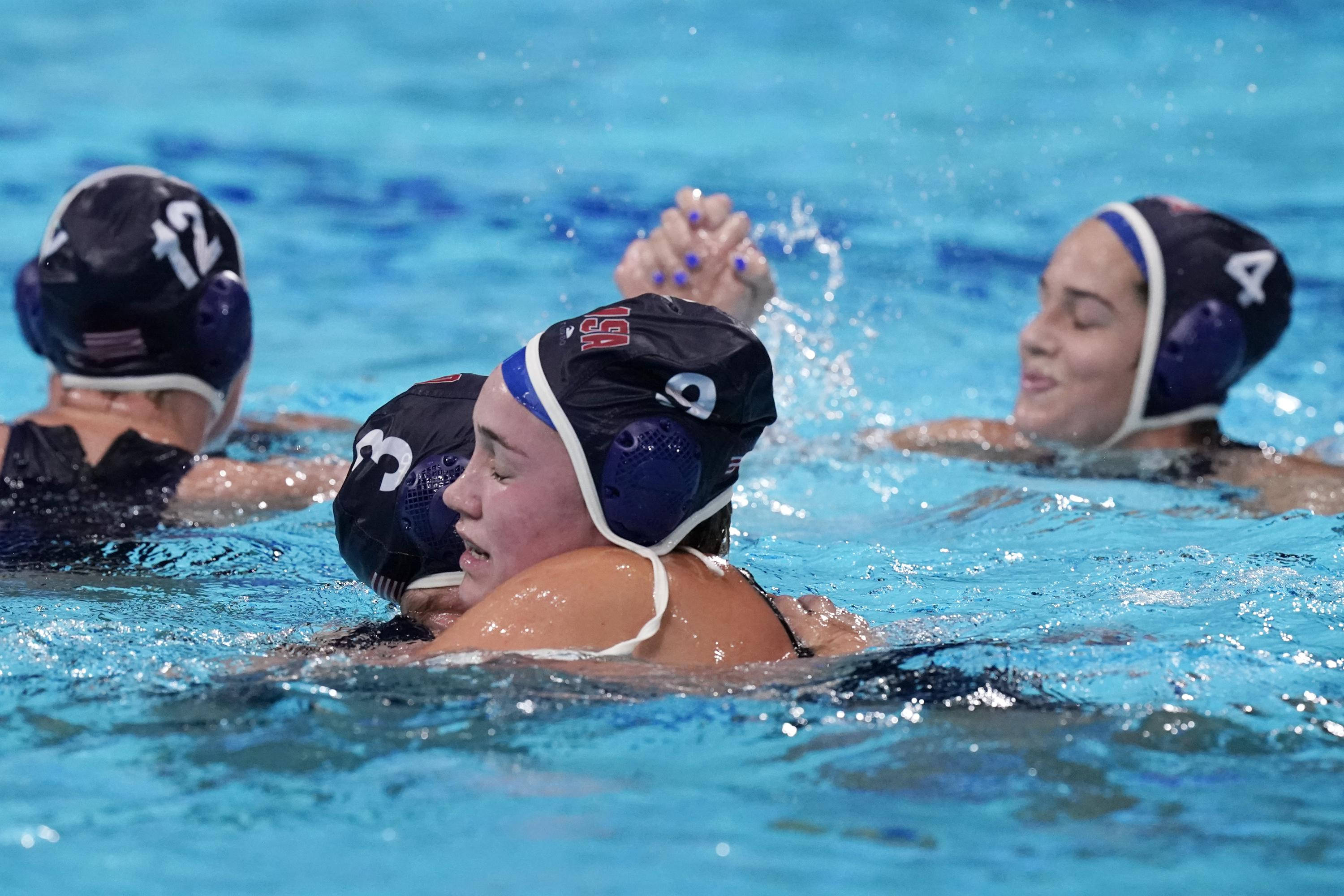 all female water polo team, blue caps, vibrant pool water, 2K Desktop Wallpaper