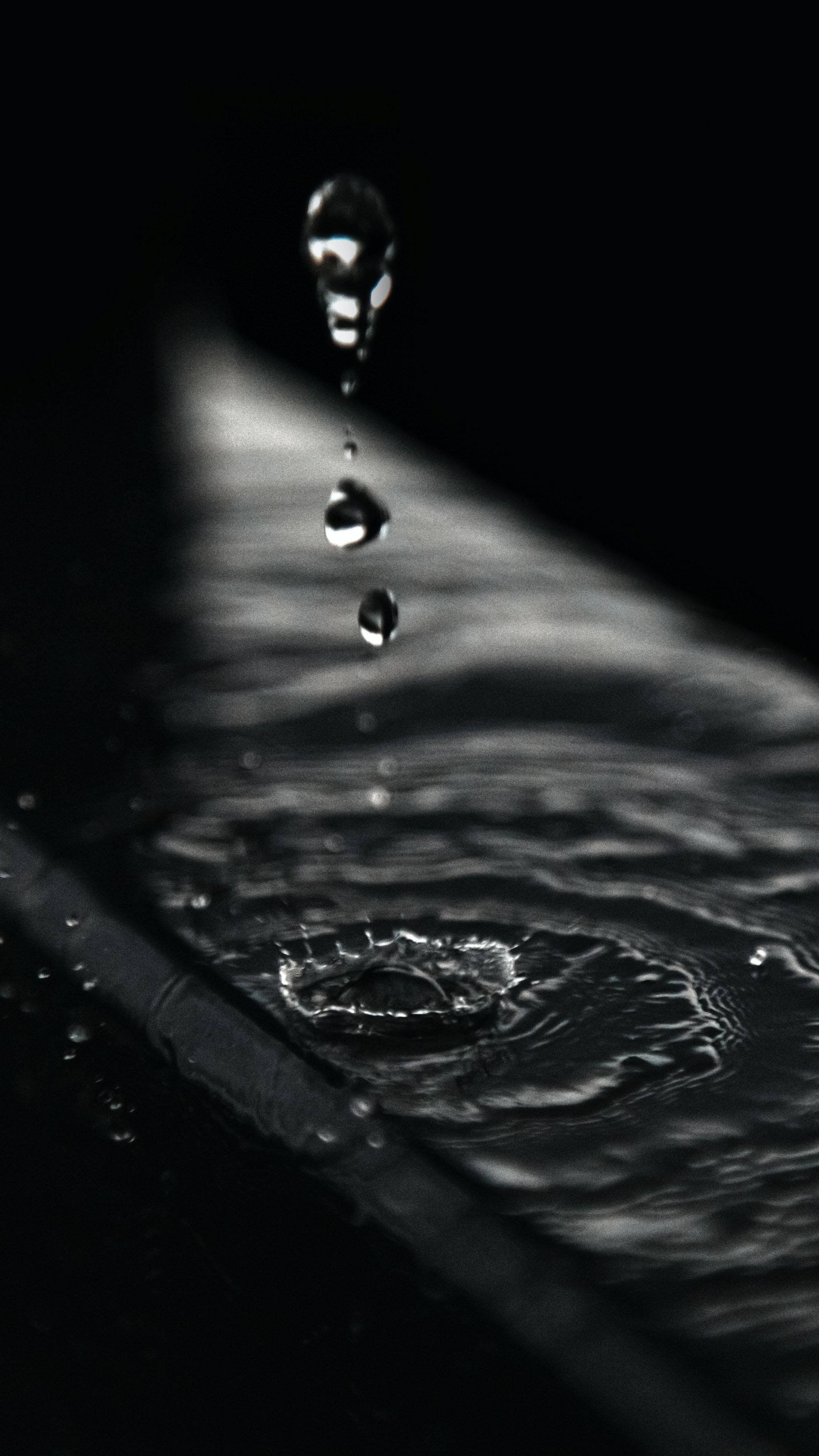 water droplets, 4K Ultra HD, dark background, 4K Phone Wallpaper