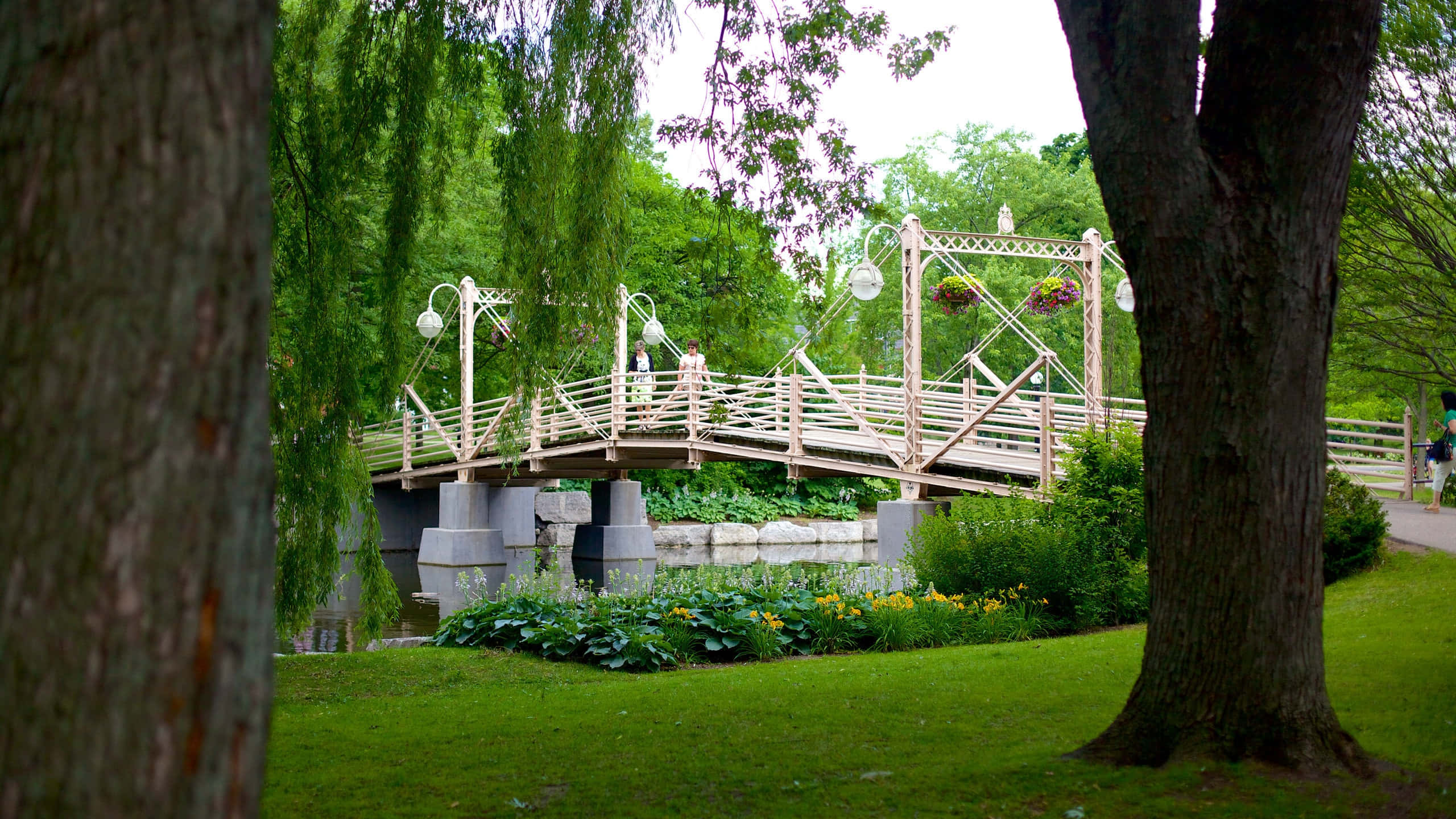 downtown Kitchener, dusk, white ornamental bridge, 2K Desktop Wallpaper