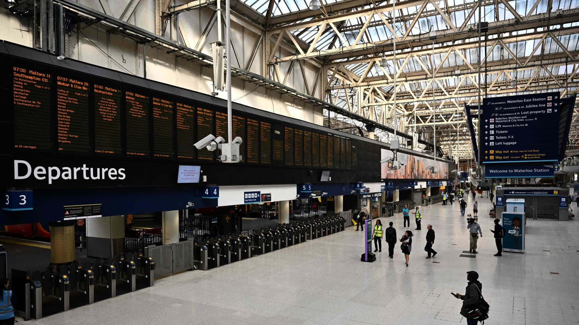 Waterloo Station, digital departure boards, high glass ceilings, Full HD Desktop Wallpaper
