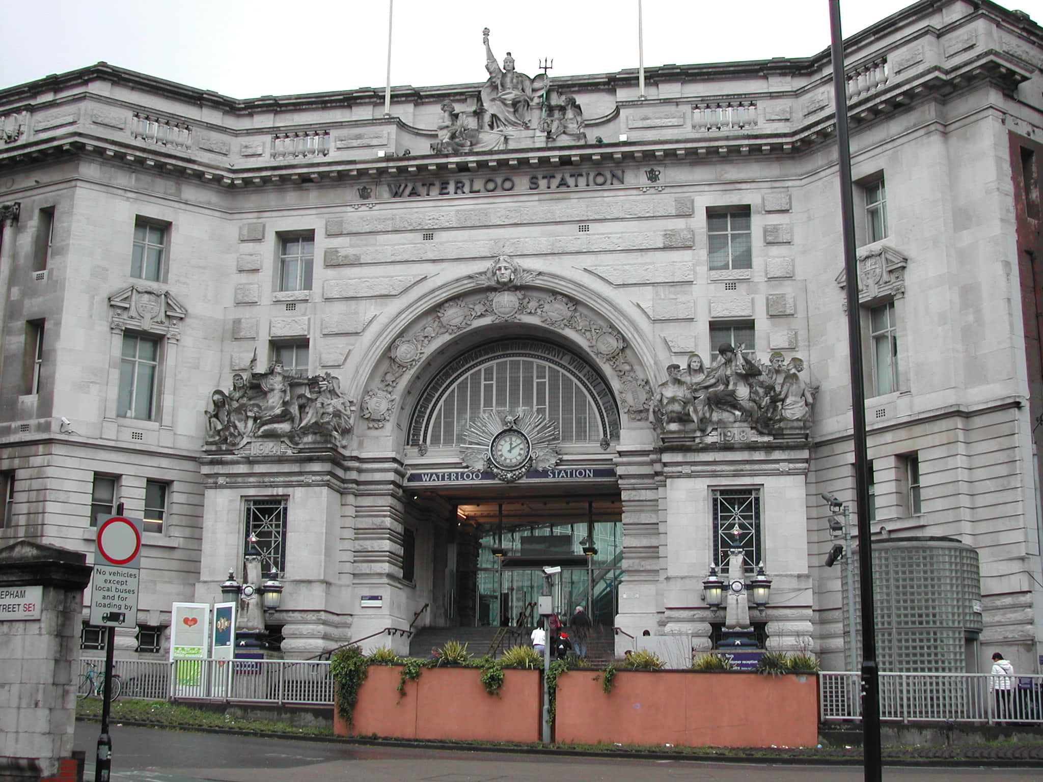 Waterloo Station, stone facade, ornate sculptures, Full HD Desktop Wallpaper