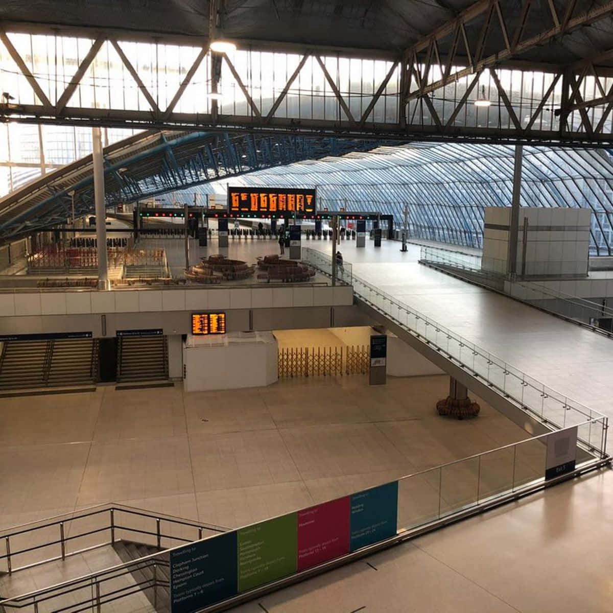 Waterloo Station, glass roof, steel beams, SD Desktop Wallpaper