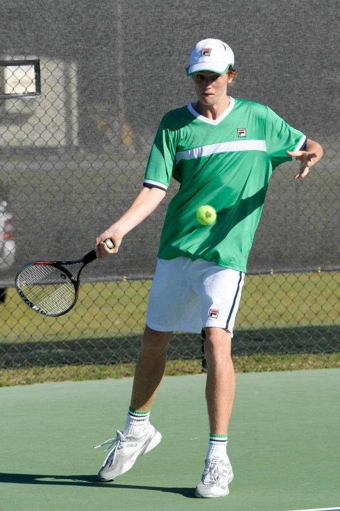 Wayne Ferreira, forehand stroke, green and white gear, SD Phone Wallpaper