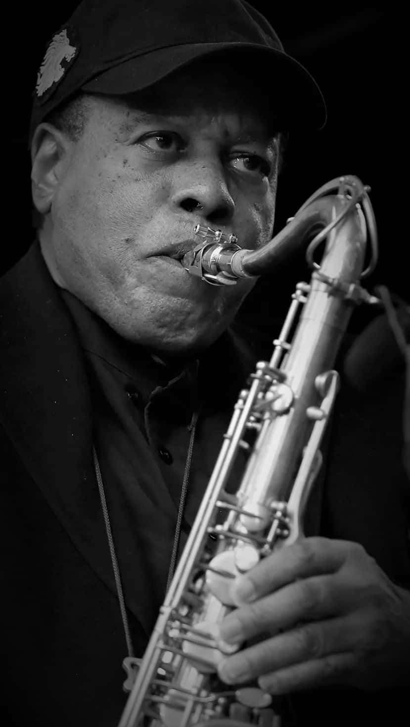 Wayne Shorter, saxophone, black and white portrait, HD Phone Wallpaper