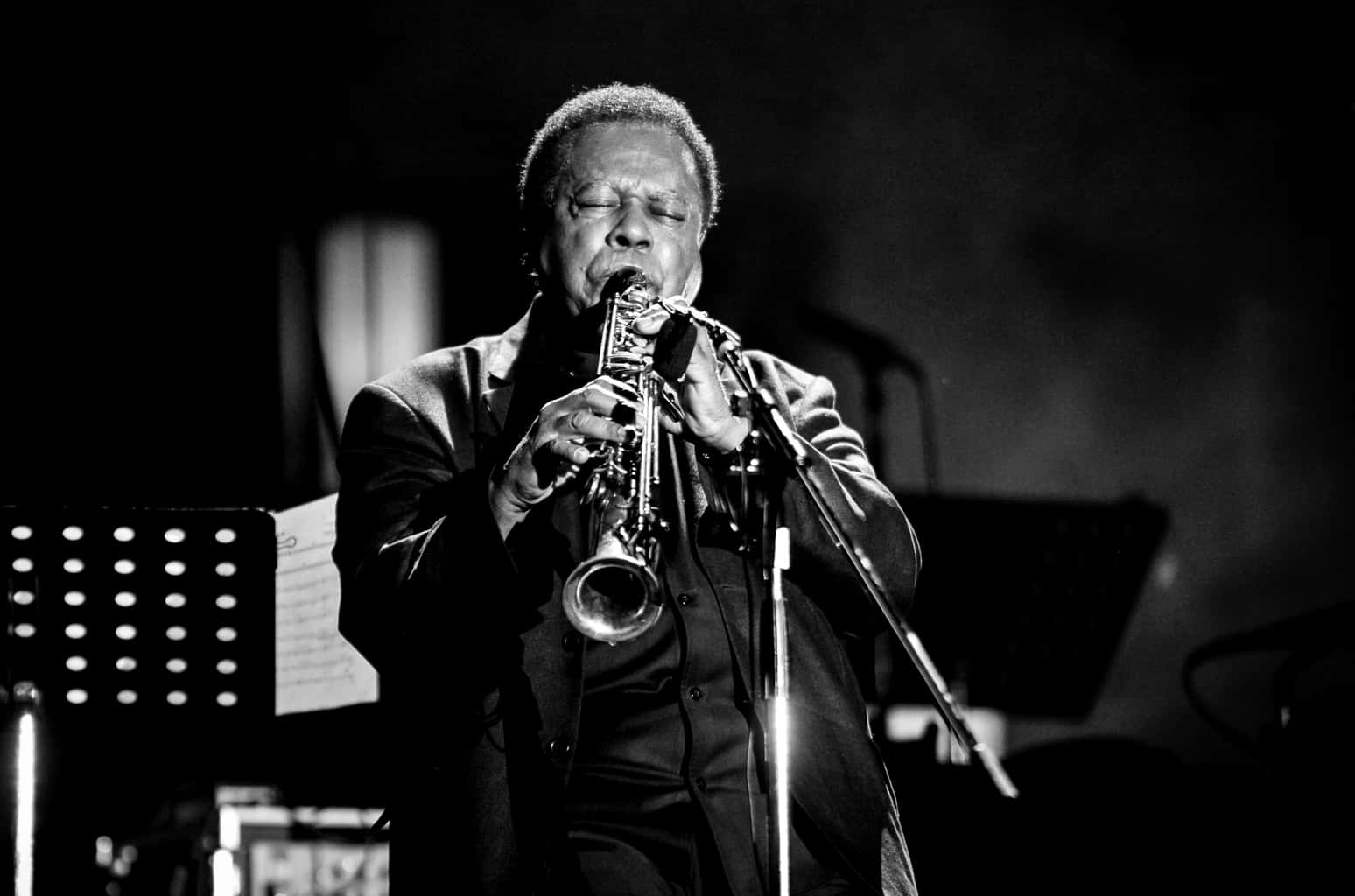 Wayne Shorter, trumpet, stage lighting, HD Desktop Wallpaper