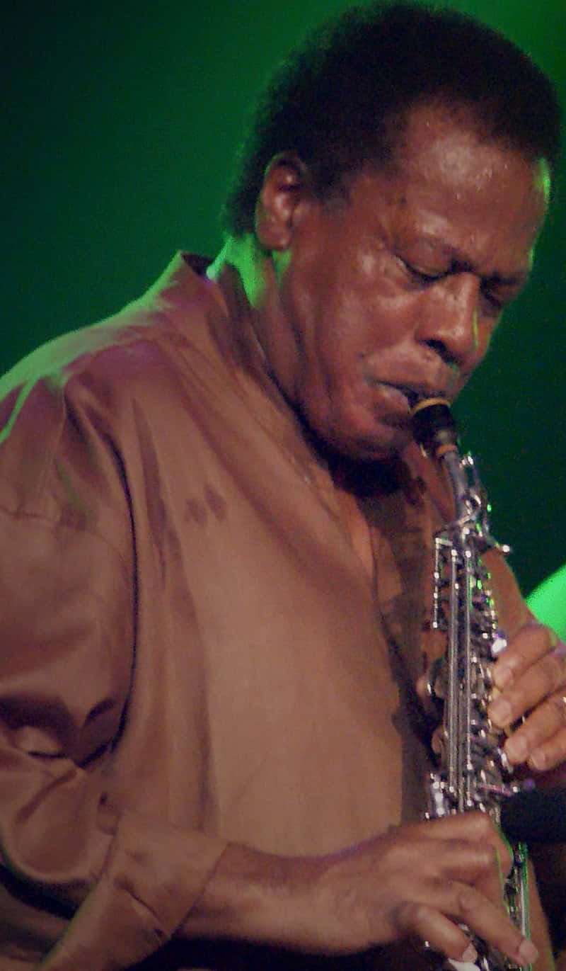Wayne Shorter, jazz saxophonist, green stage lights, HD Phone Wallpaper