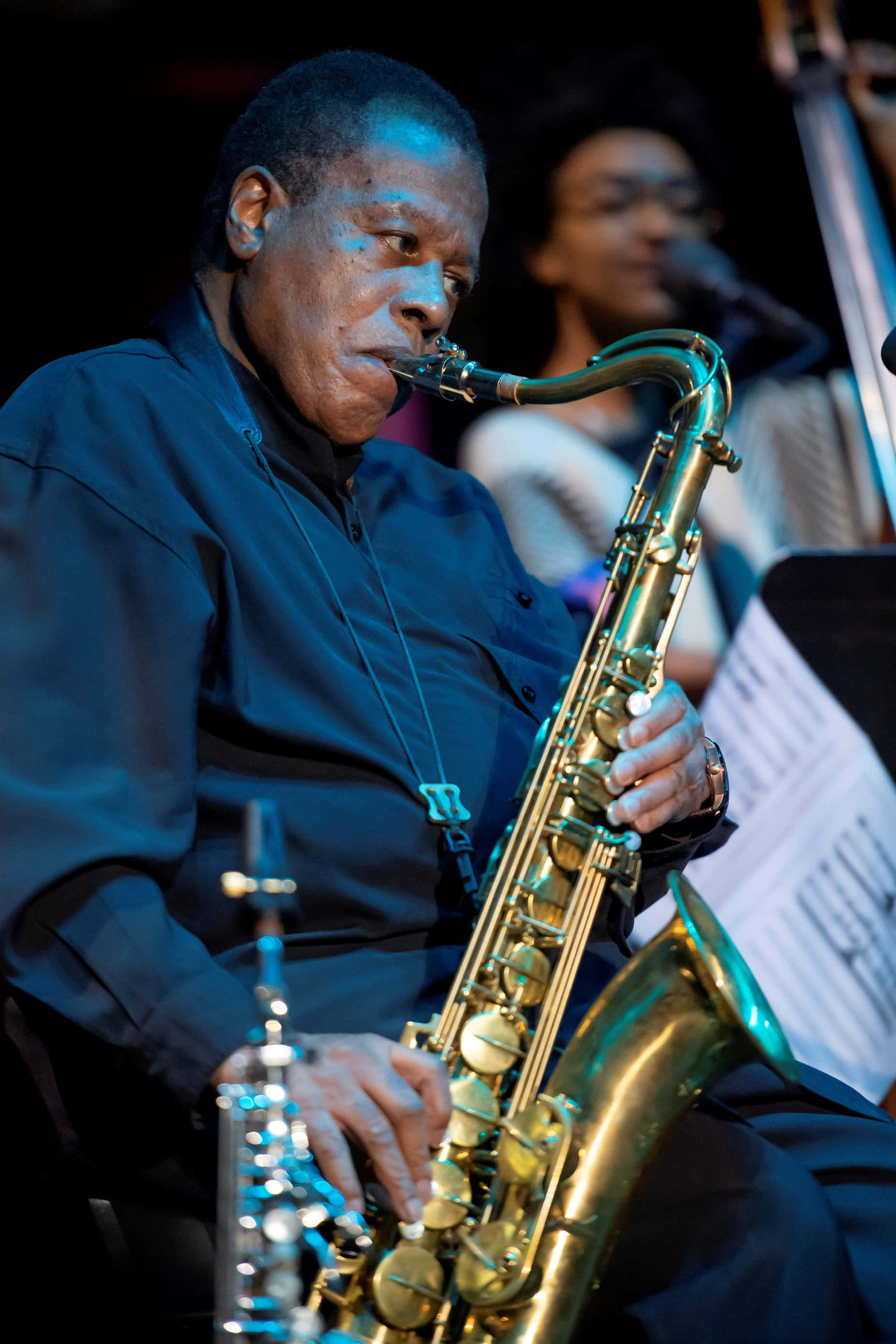 Wayne Shorter, golden saxophone, stage lights, 2K Phone Wallpaper