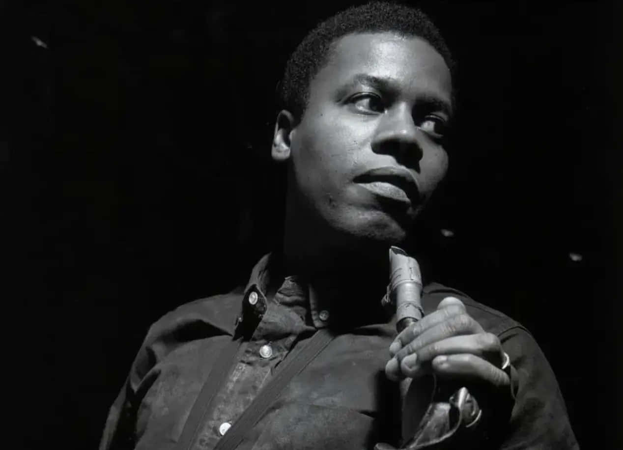 Wayne Shorter, black and white portrait, microphone, SD Desktop Wallpaper
