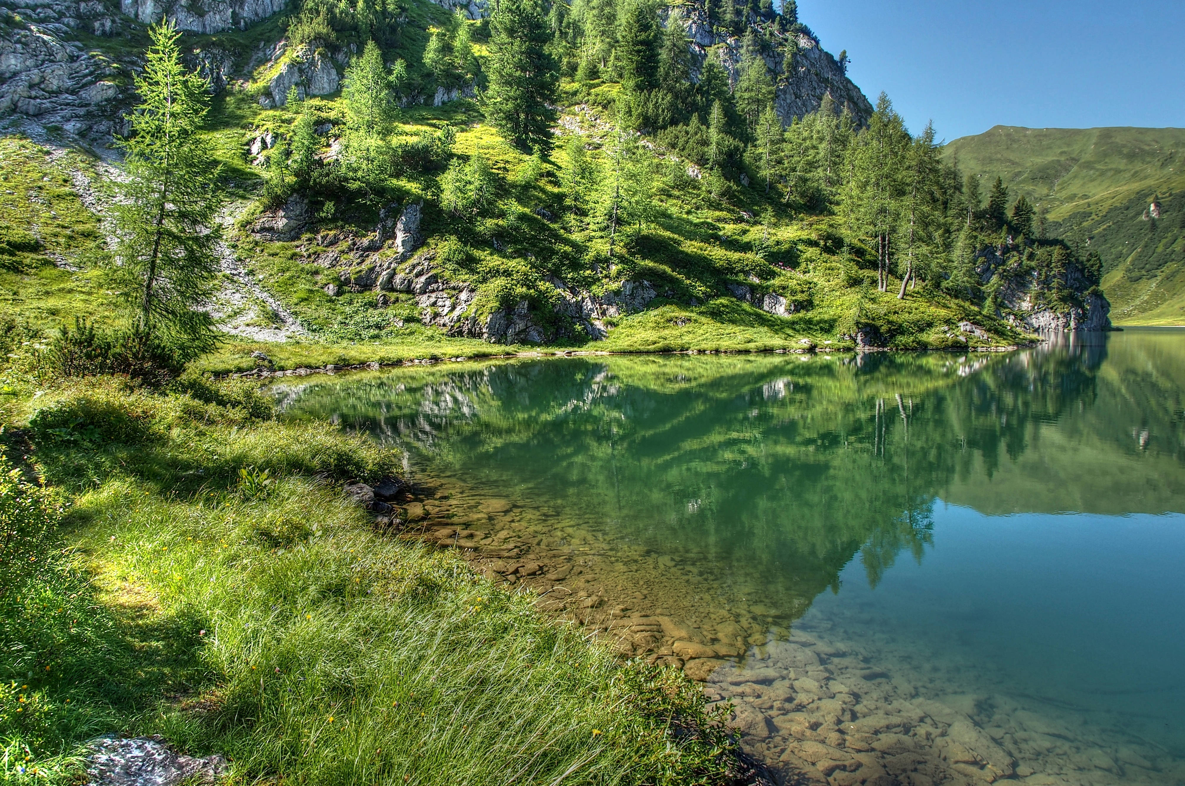 green mountain, alpine lake, lush green slopes, 4K Desktop Wallpaper