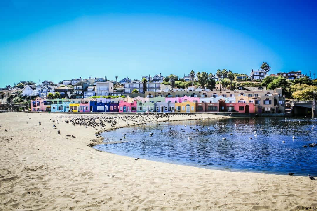California summer, pastel houses, sandy beach, SD Desktop Wallpaper