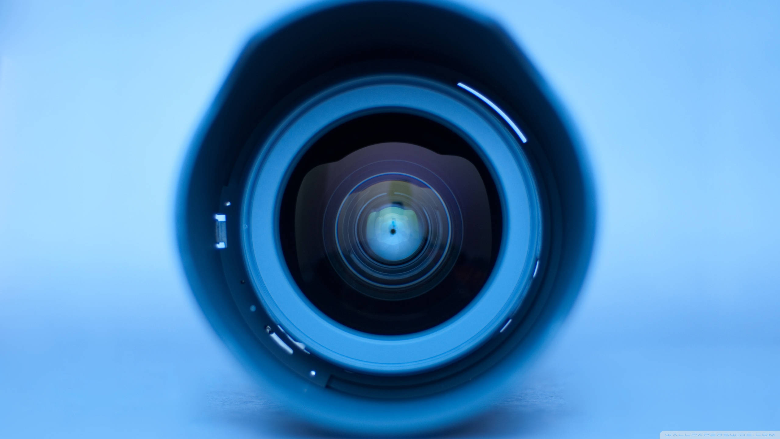 dark blue, camera lens, shallow depth of field, 2K Desktop Wallpaper