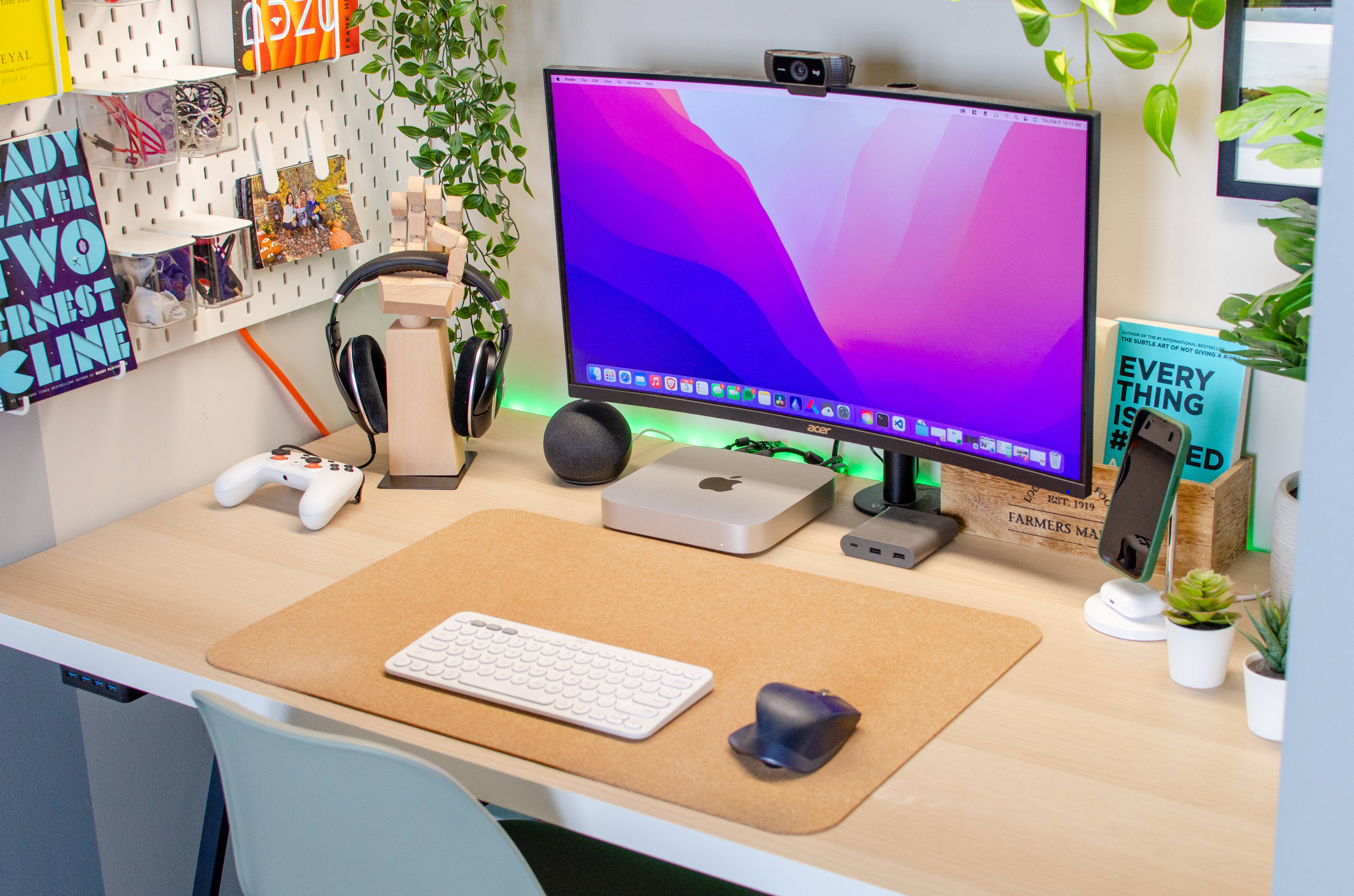 wide desktop monitor, webcam, gaming headset, 4K Desktop Wallpaper