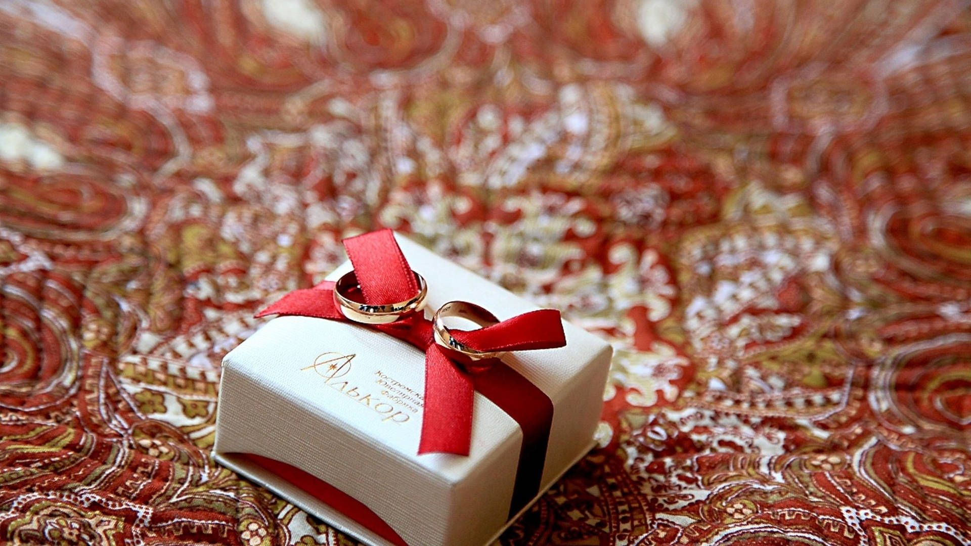 gold wedding rings, white gift box, red ribbon, Full HD Desktop Wallpaper