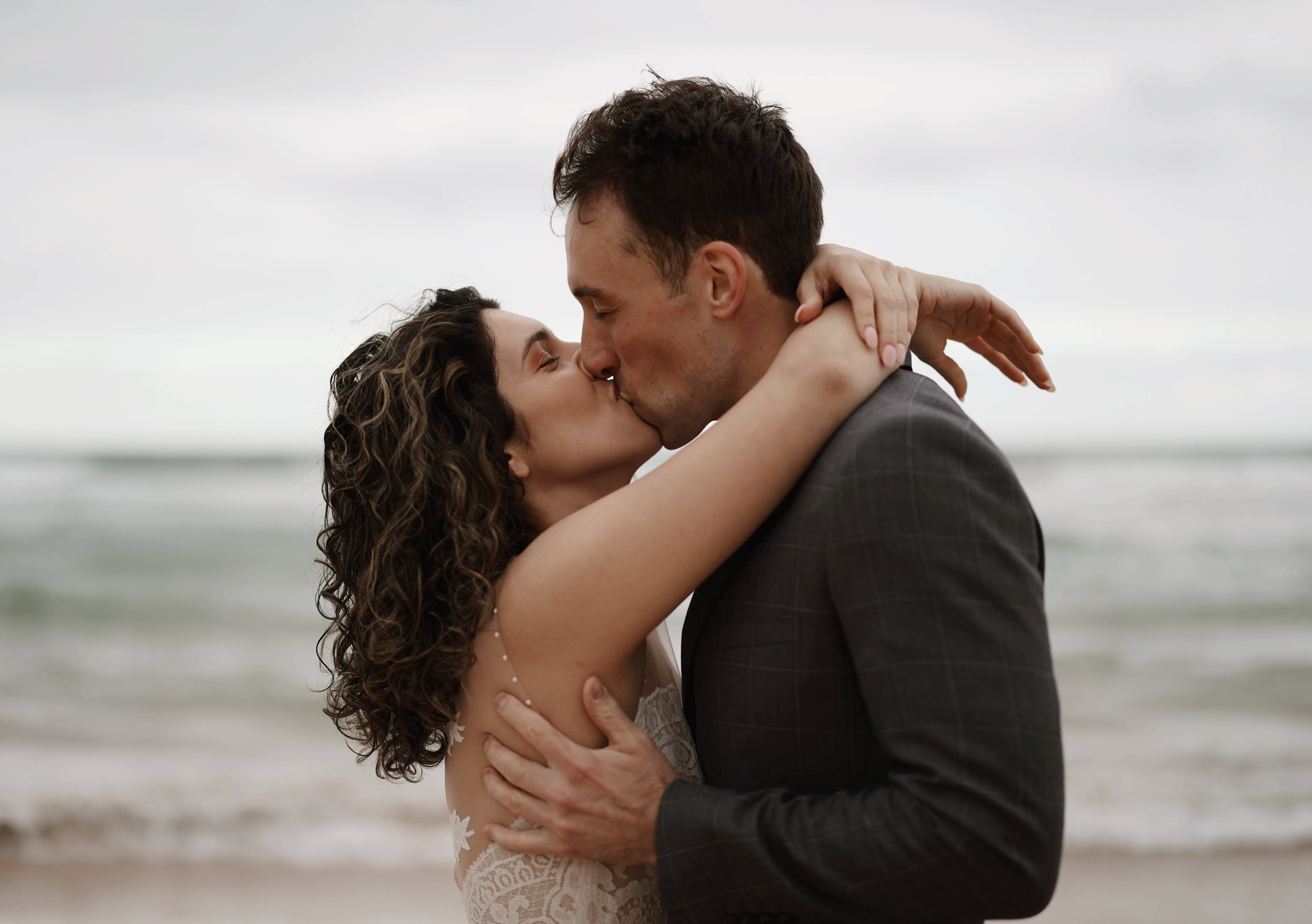 Wedding Aesthetic, misty beach, waves crashing, 4K Desktop Wallpaper