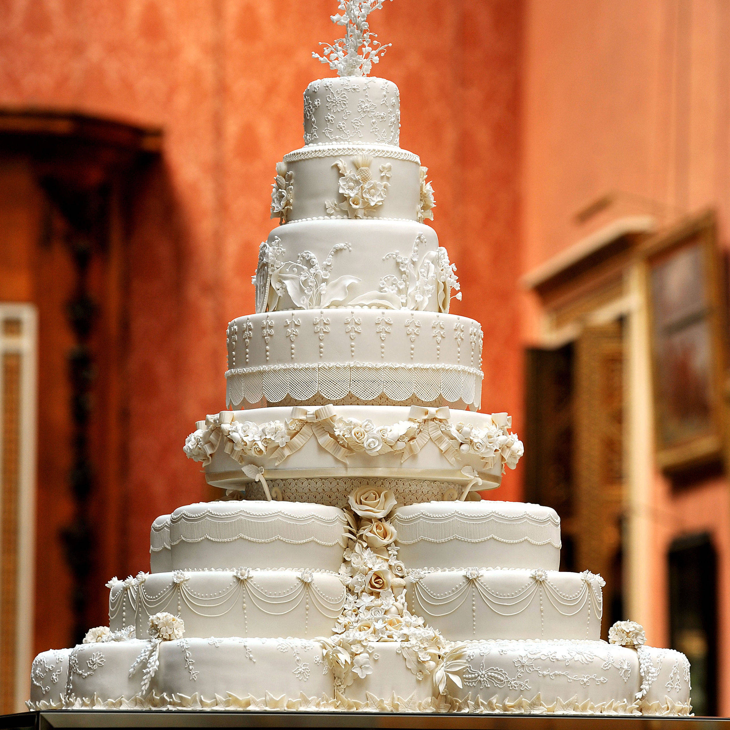 multi layered piece montee wedding cake, white wedding cake, intricate sugar flowers, 2K Desktop Wallpaper