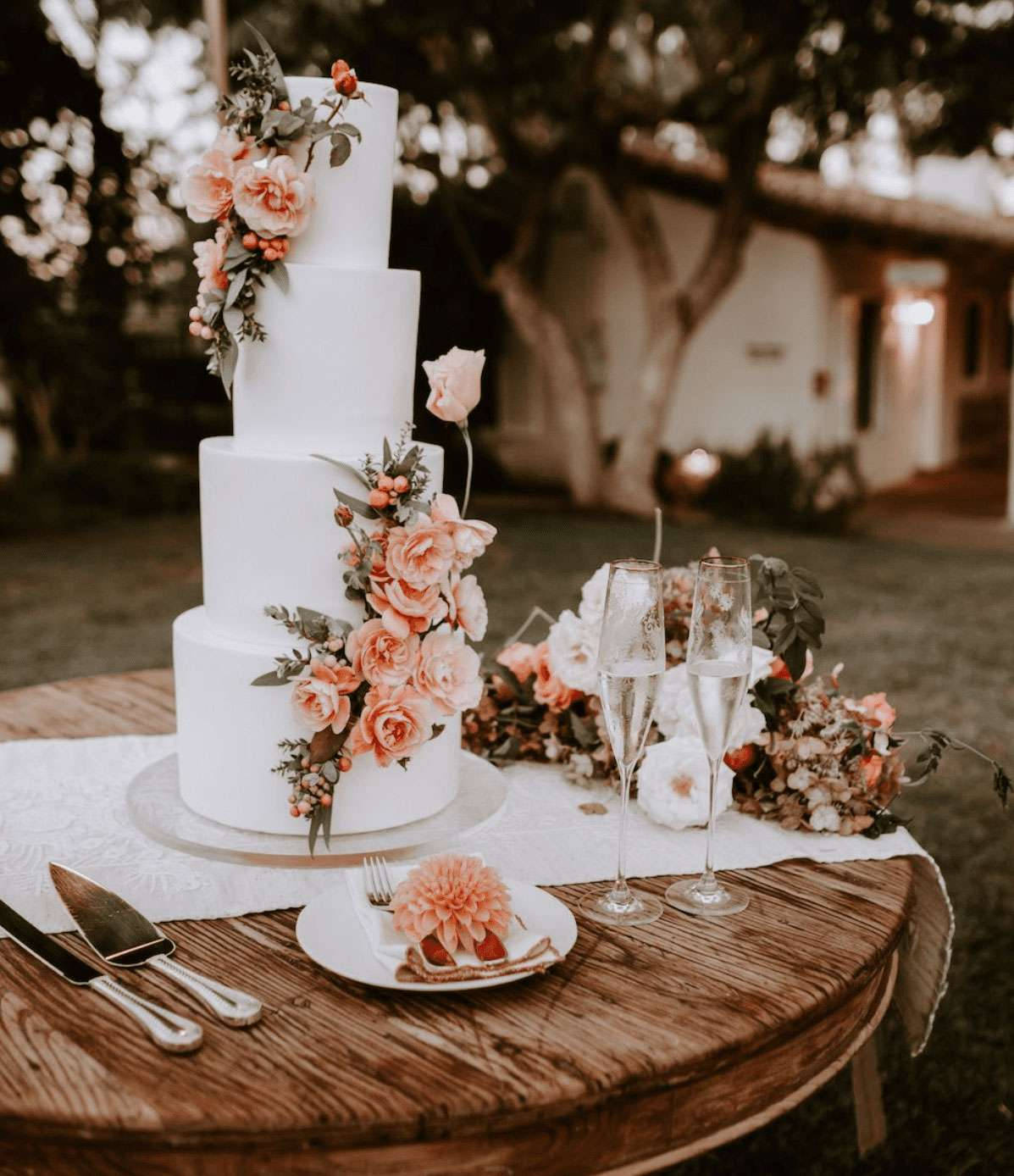 four-tiered white wedding cake, peach roses, greenery, HD Phone Wallpaper