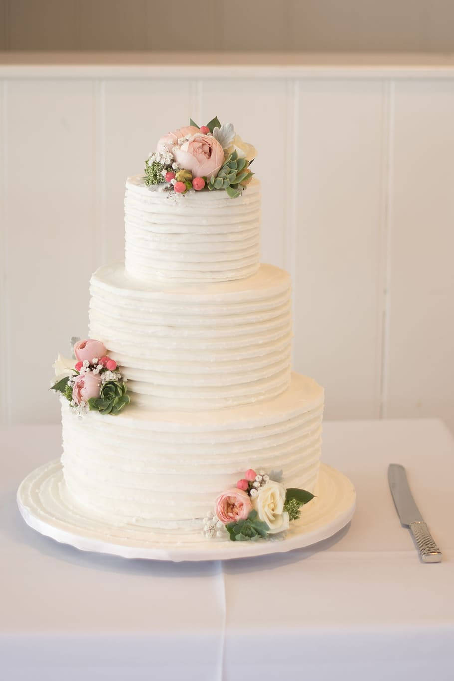 minimalist three tiered wedding cake, three-tiered white wedding cake, textured frosting, HD Phone Wallpaper