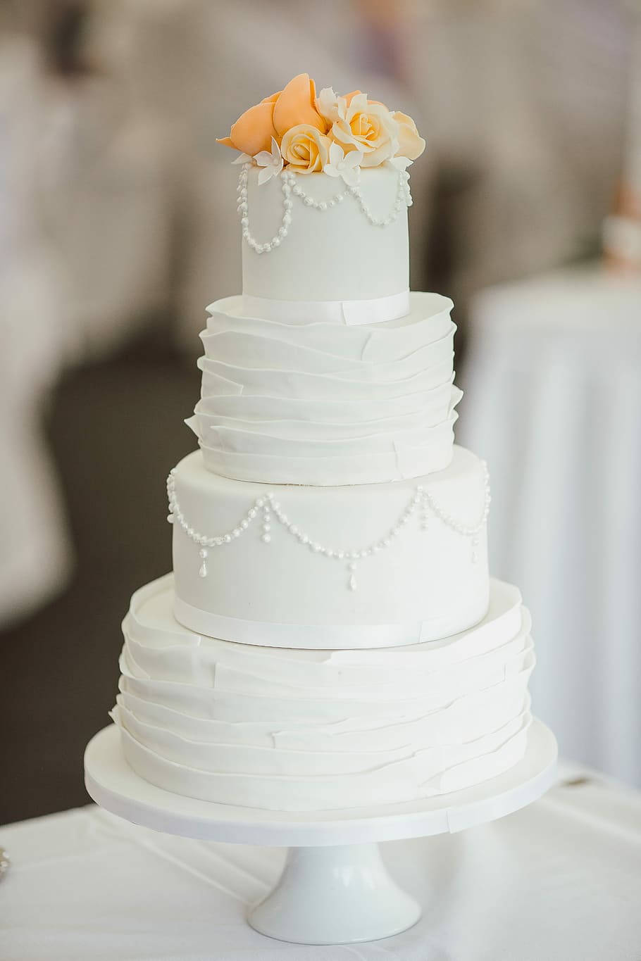 four-tiered wedding cake, white wedding cake, peach and cream roses, HD Phone Wallpaper