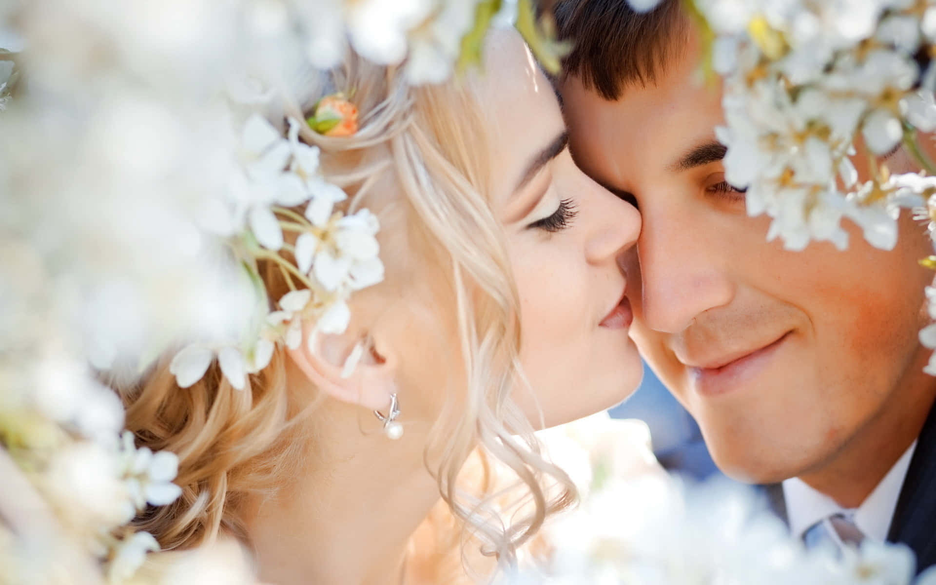 Wedding Couple, white flowers, bright daylight, Full HD Desktop Wallpaper