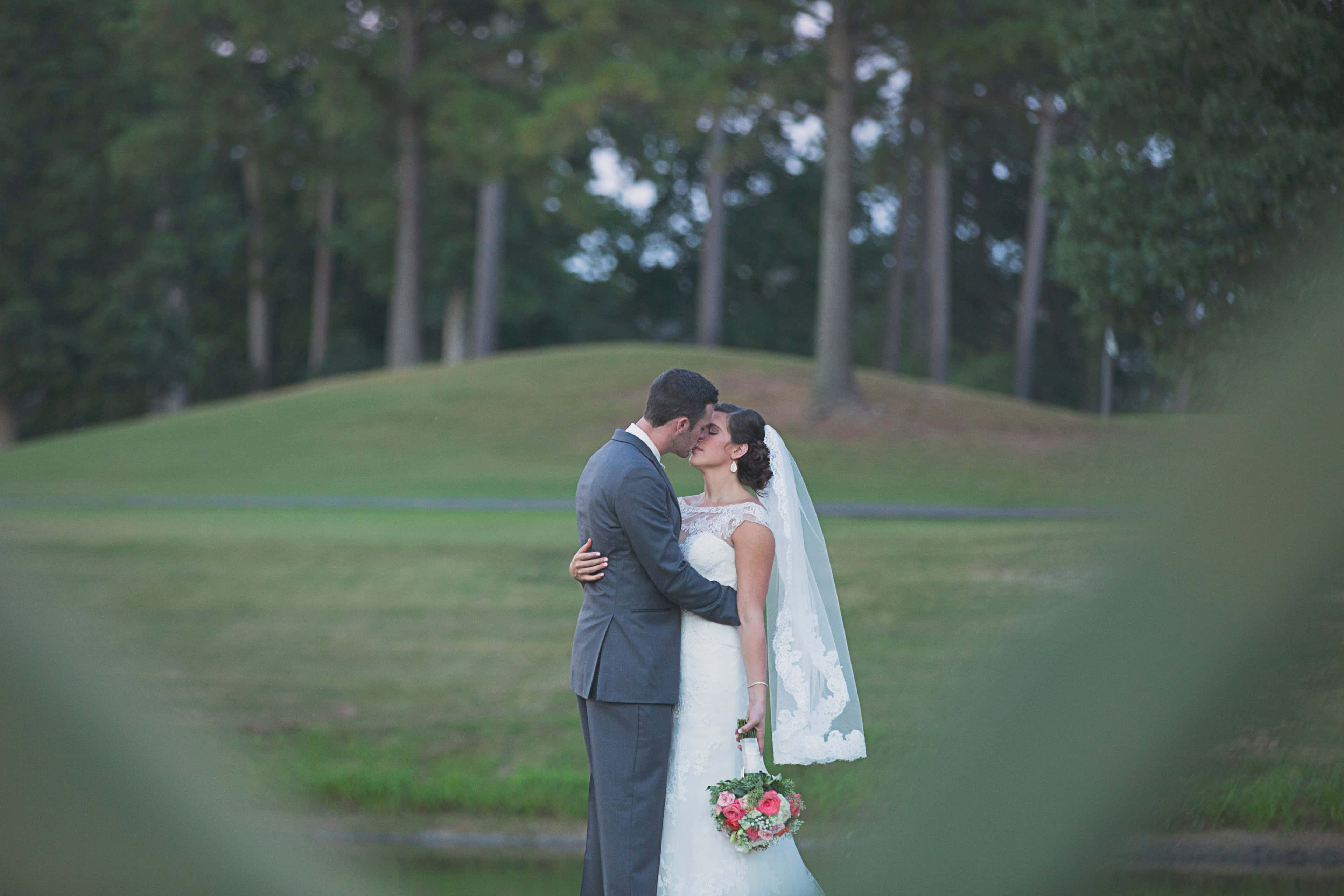 bride, groom, serene park, 4K Desktop Wallpaper