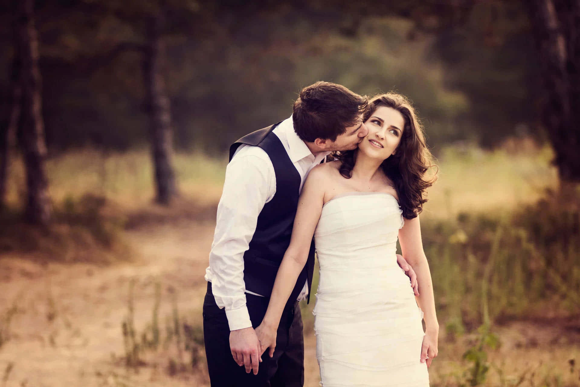 groom, bride, sunlit forest clearing, Full HD Desktop Wallpaper