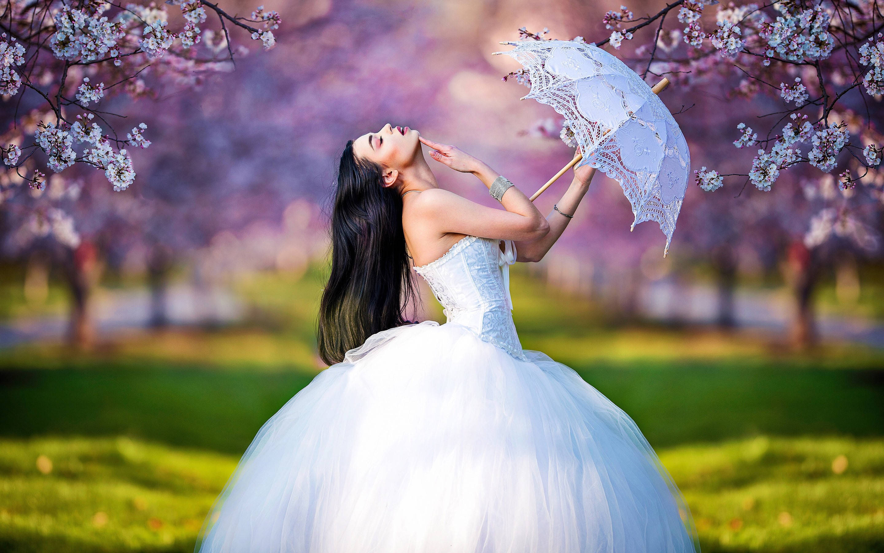corset wedding dress, white gown, lace parasol, 2K Desktop Wallpaper