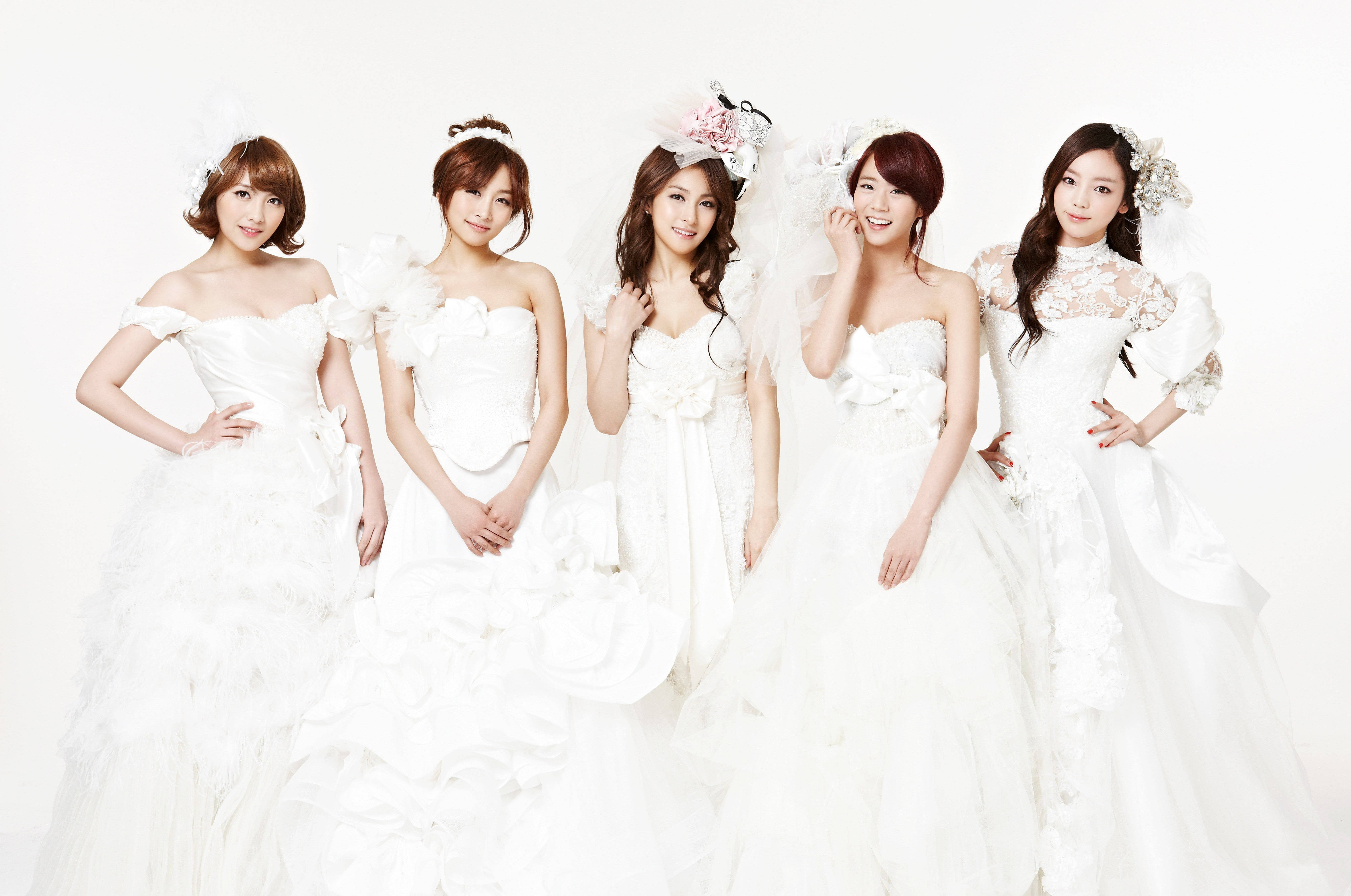Kpop Wedding Dress, white wedding gowns, plain white background, 5K Desktop Wallpaper