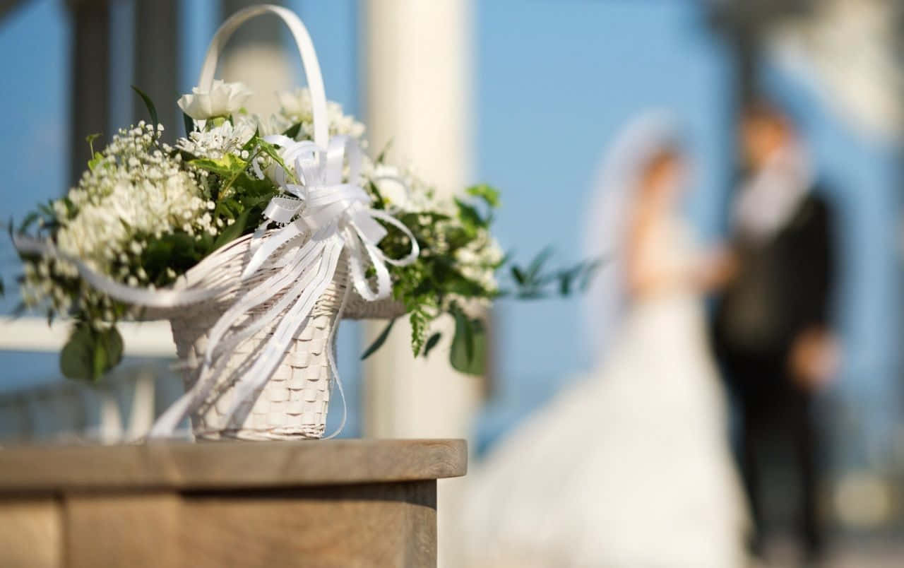 wedding flowers, white woven basket, baby's breath, HD Desktop Wallpaper