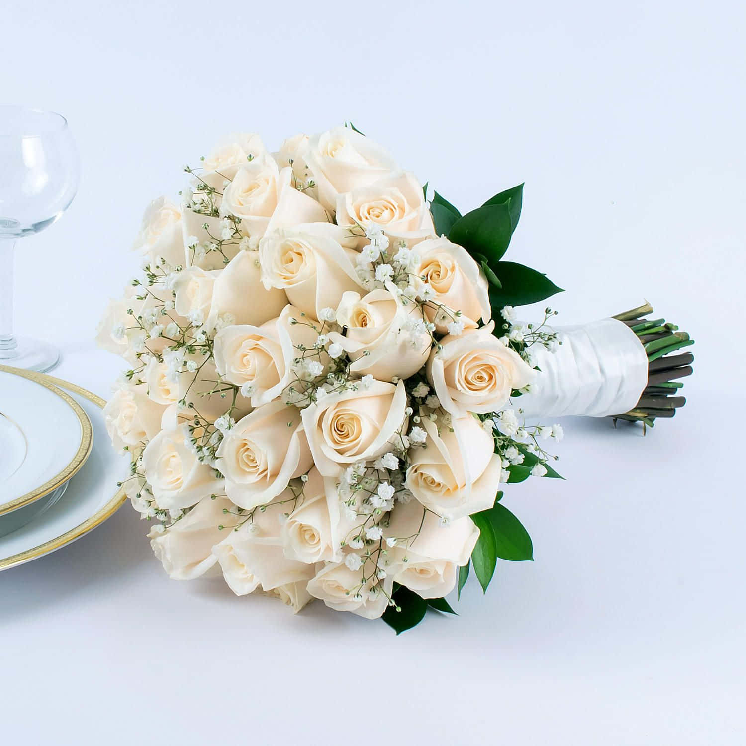 creamy white roses, baby's breath, white ribbon, HD Desktop Wallpaper