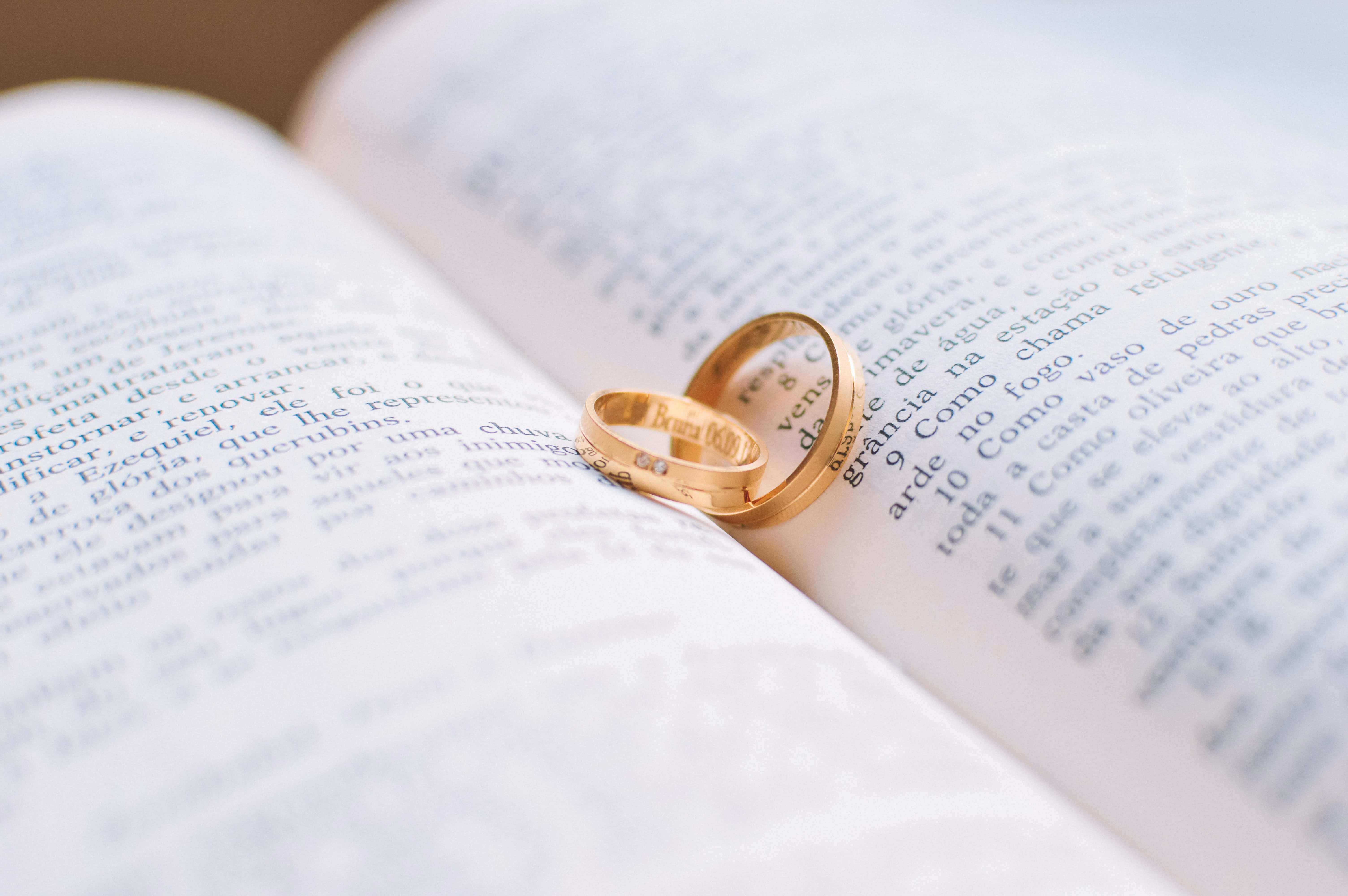 wedding ring, bible, gold, 5K Desktop Wallpaper