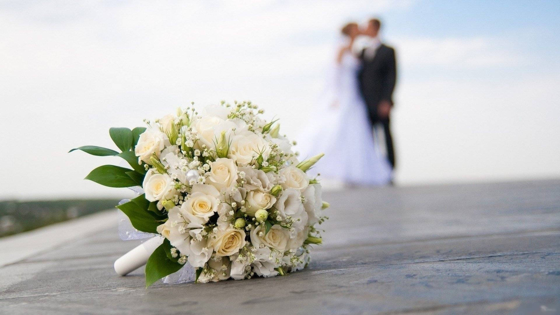 white rose bouquet, wooden surface, bride and groom, Full HD Desktop Wallpaper