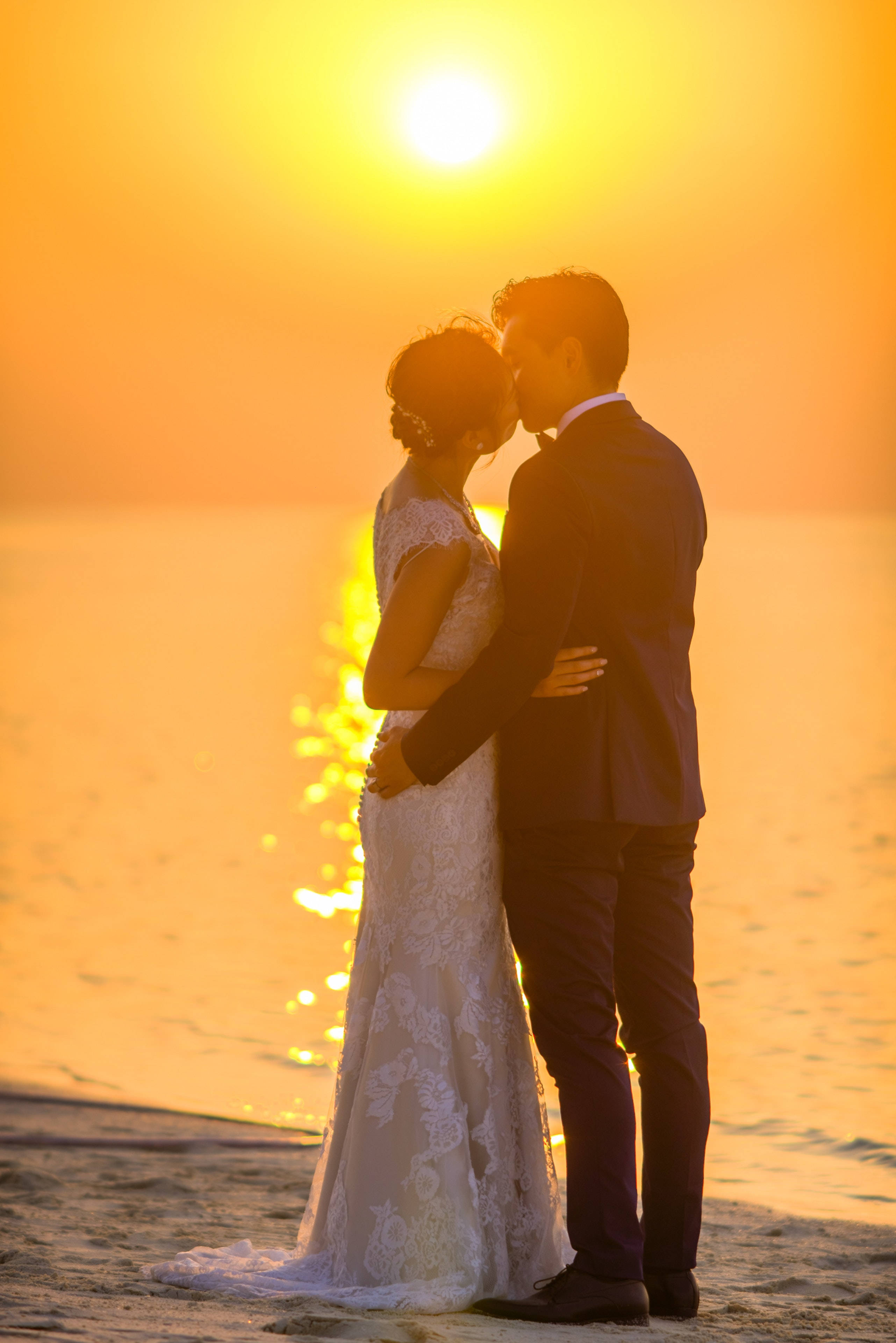 couple, beach, sunset, 4K Phone Wallpaper