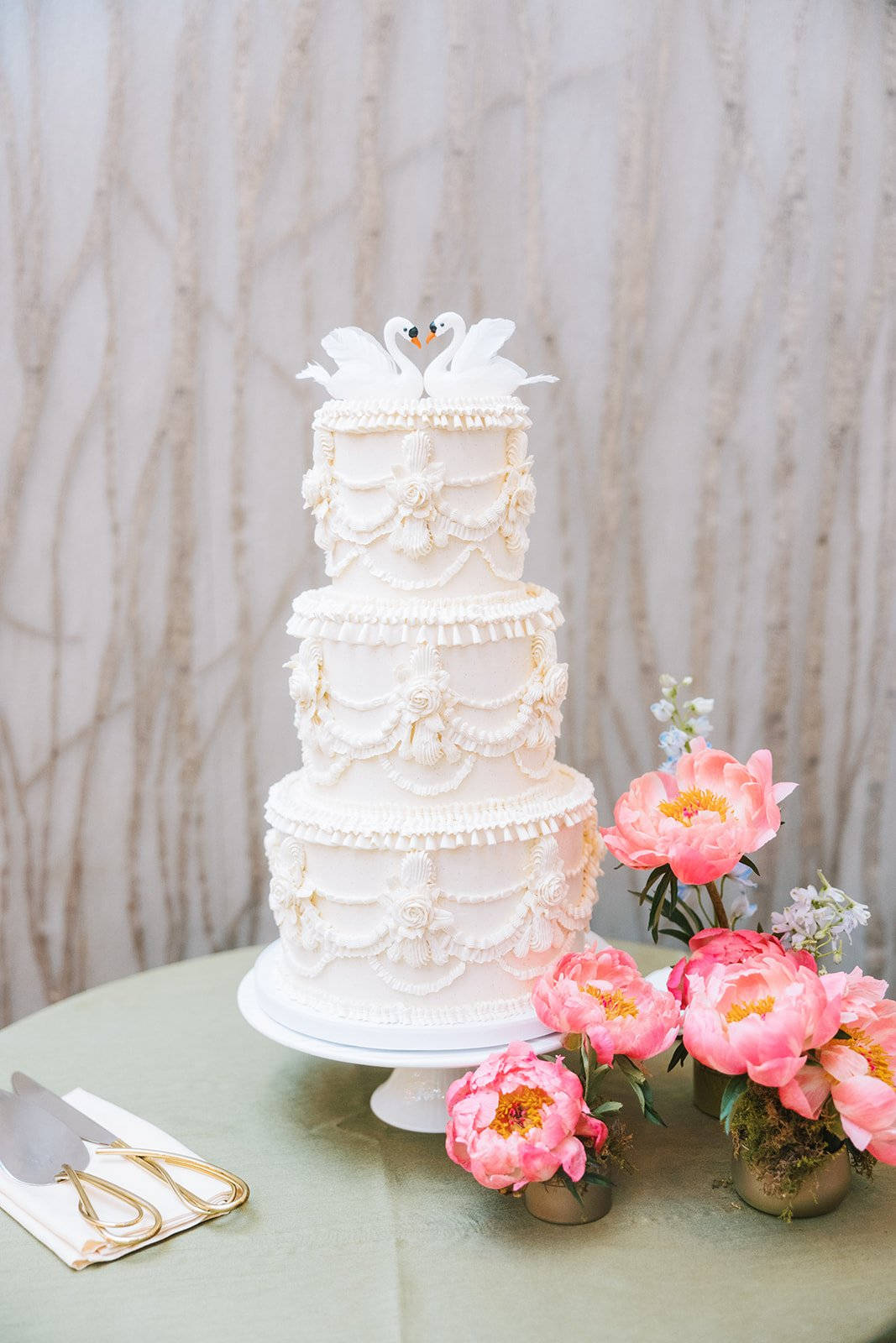 white swans, white wedding cake, pink peonies, HD Phone Wallpaper