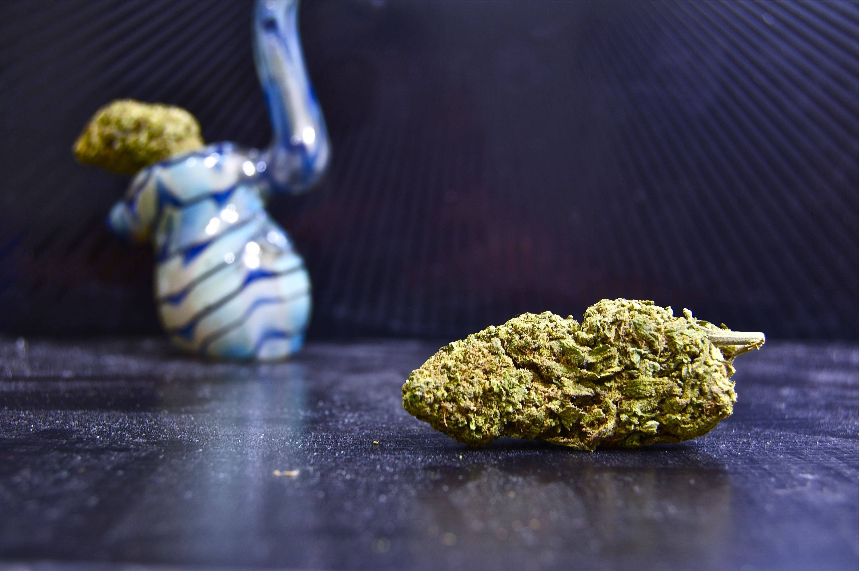 weed, porcelain pipe, green cannabis bud, 2K Desktop Wallpaper