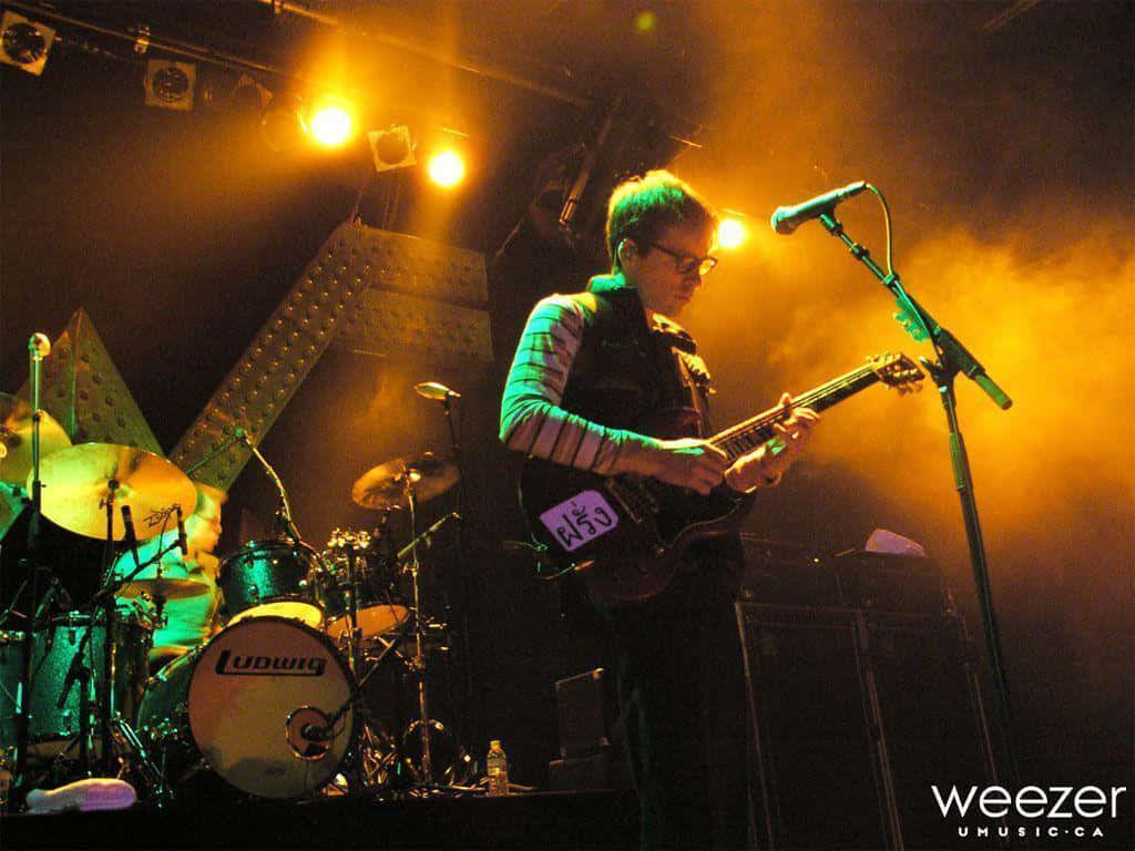 Weezer, guitarist, striped shirt, SD Desktop Wallpaper