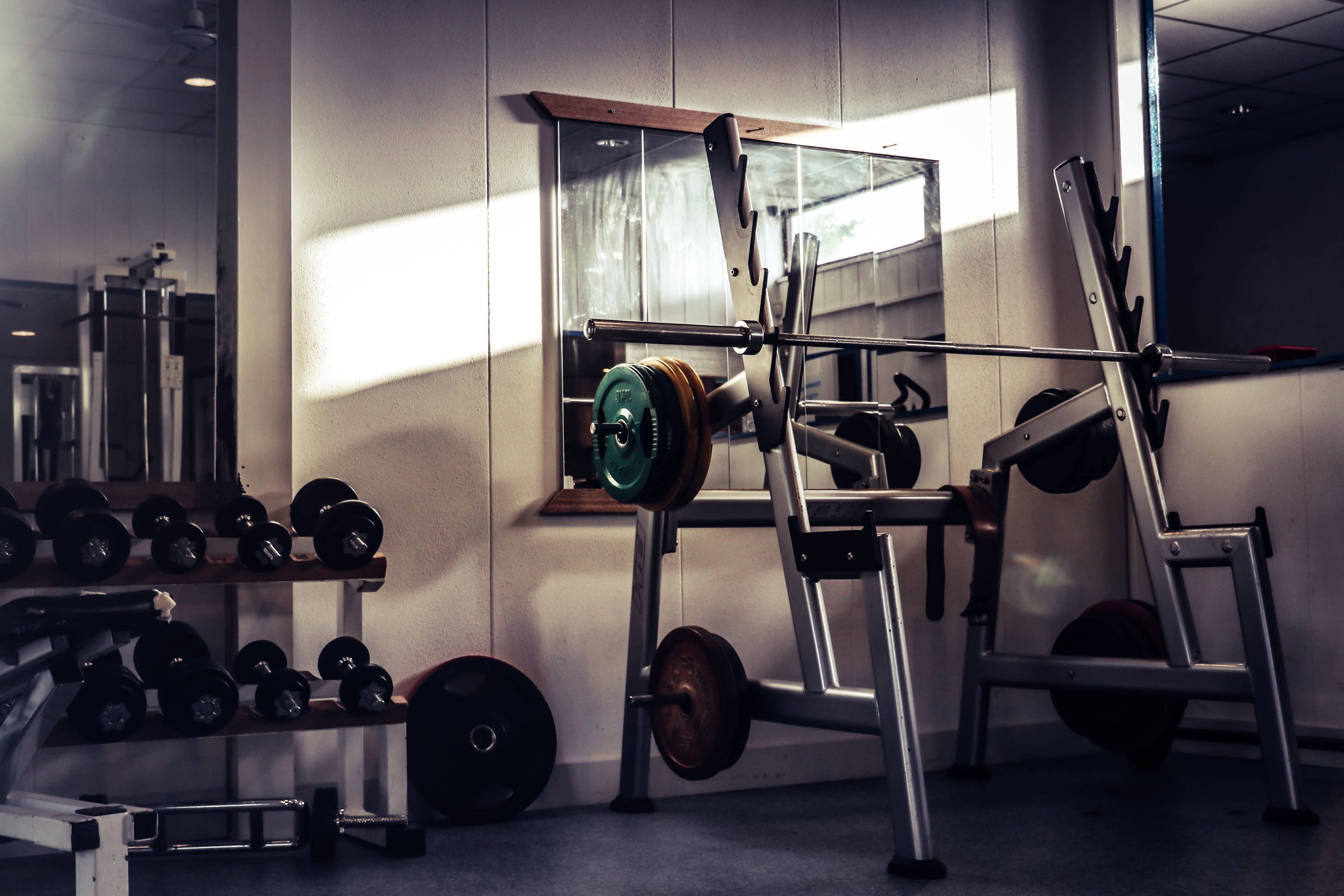 Sunlight, window, dumbbells, 2K Desktop Wallpaper