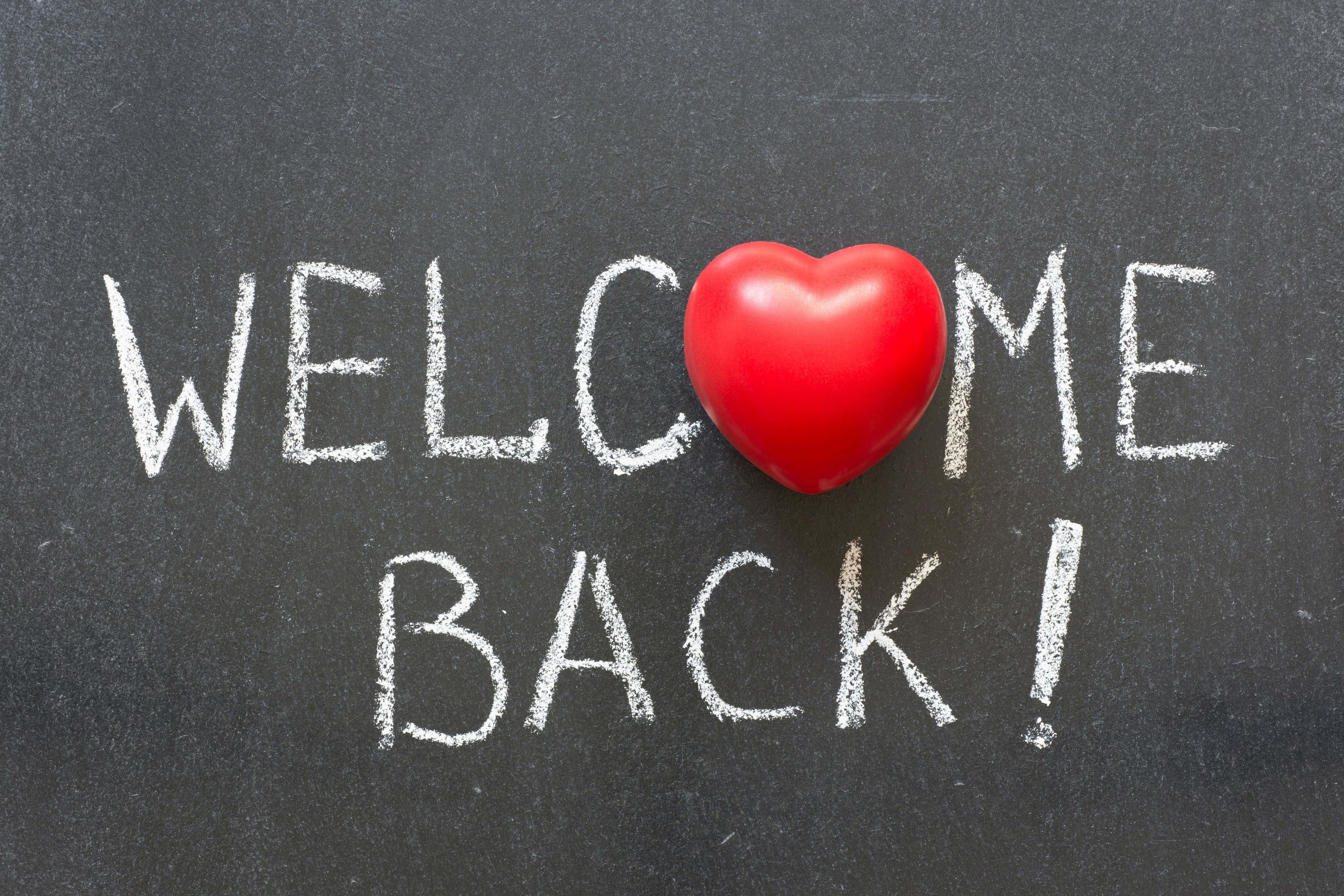 Welcome Back, red heart, white chalk, 4K Desktop Wallpaper
