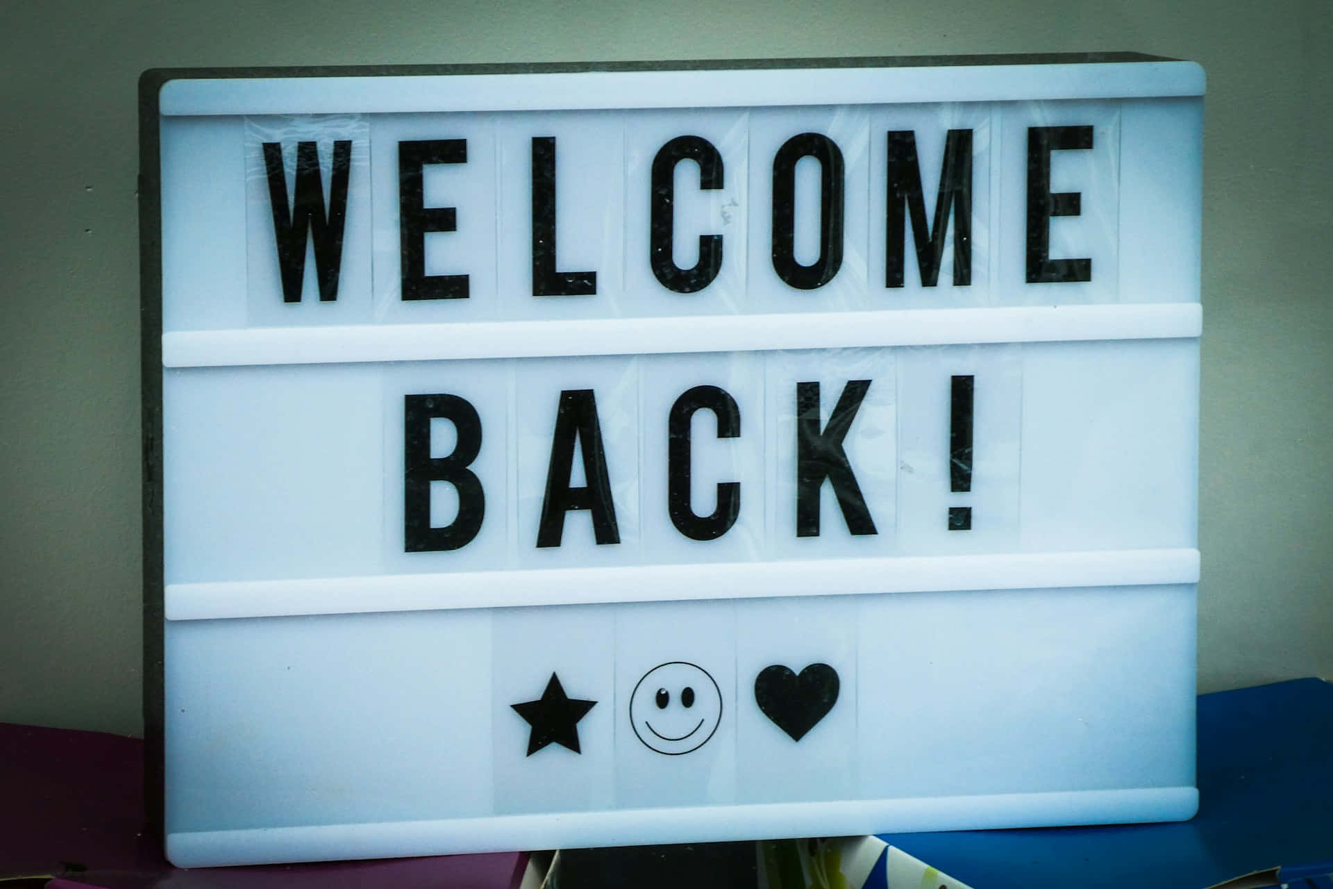 welcome back sign, white lightbox, star smiley, Full HD Desktop Wallpaper