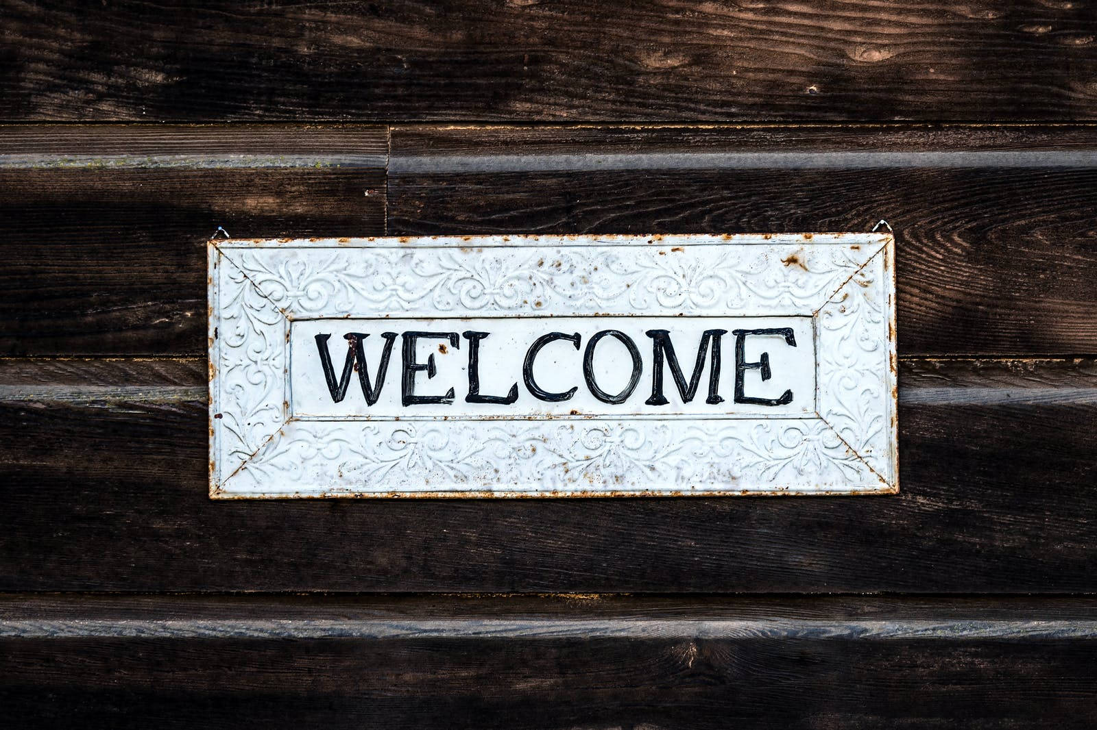 rustic welcome sign, weathered white, black lettering, HD Desktop Wallpaper