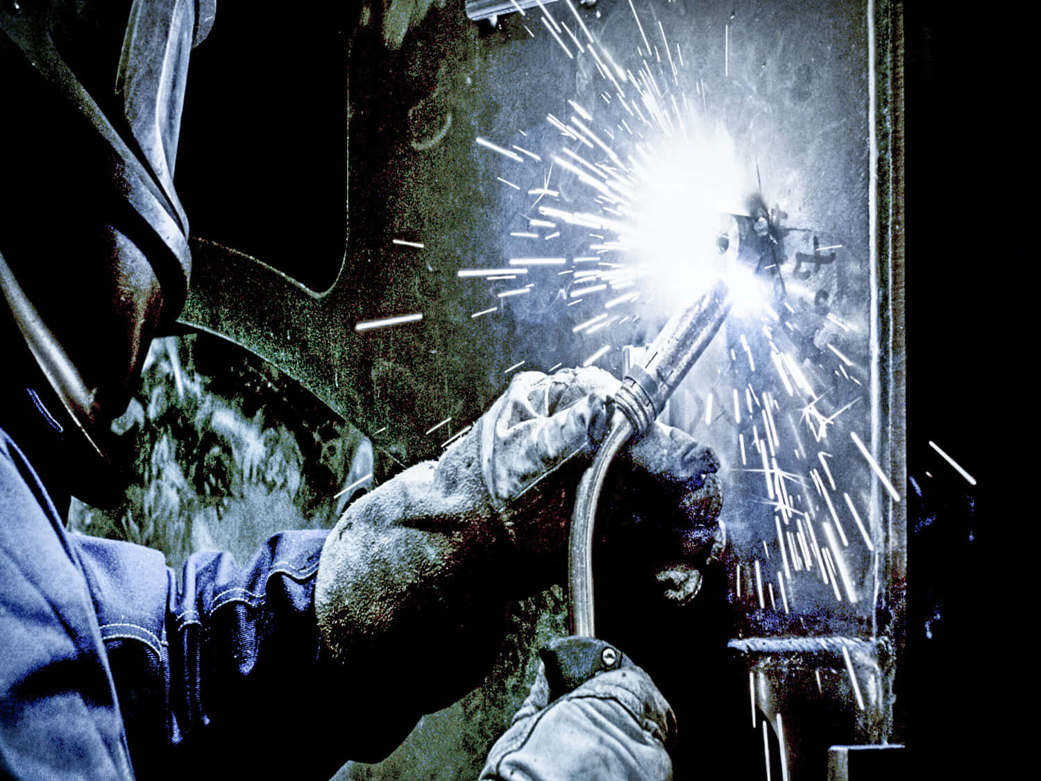 welder, dark helmet, bright flash of sparks, HD Desktop Wallpaper