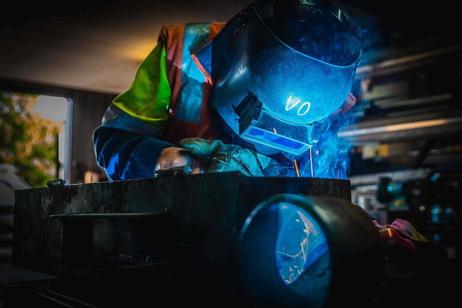 welder, blue helmet, colorful jacket, HD Desktop Wallpaper