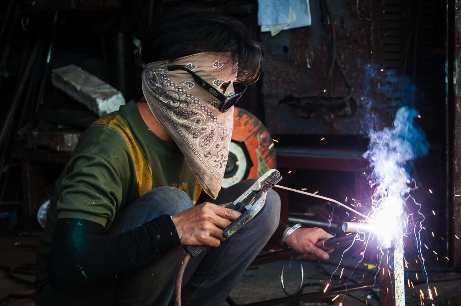 welder, bandana, goggles, HD Desktop Wallpaper